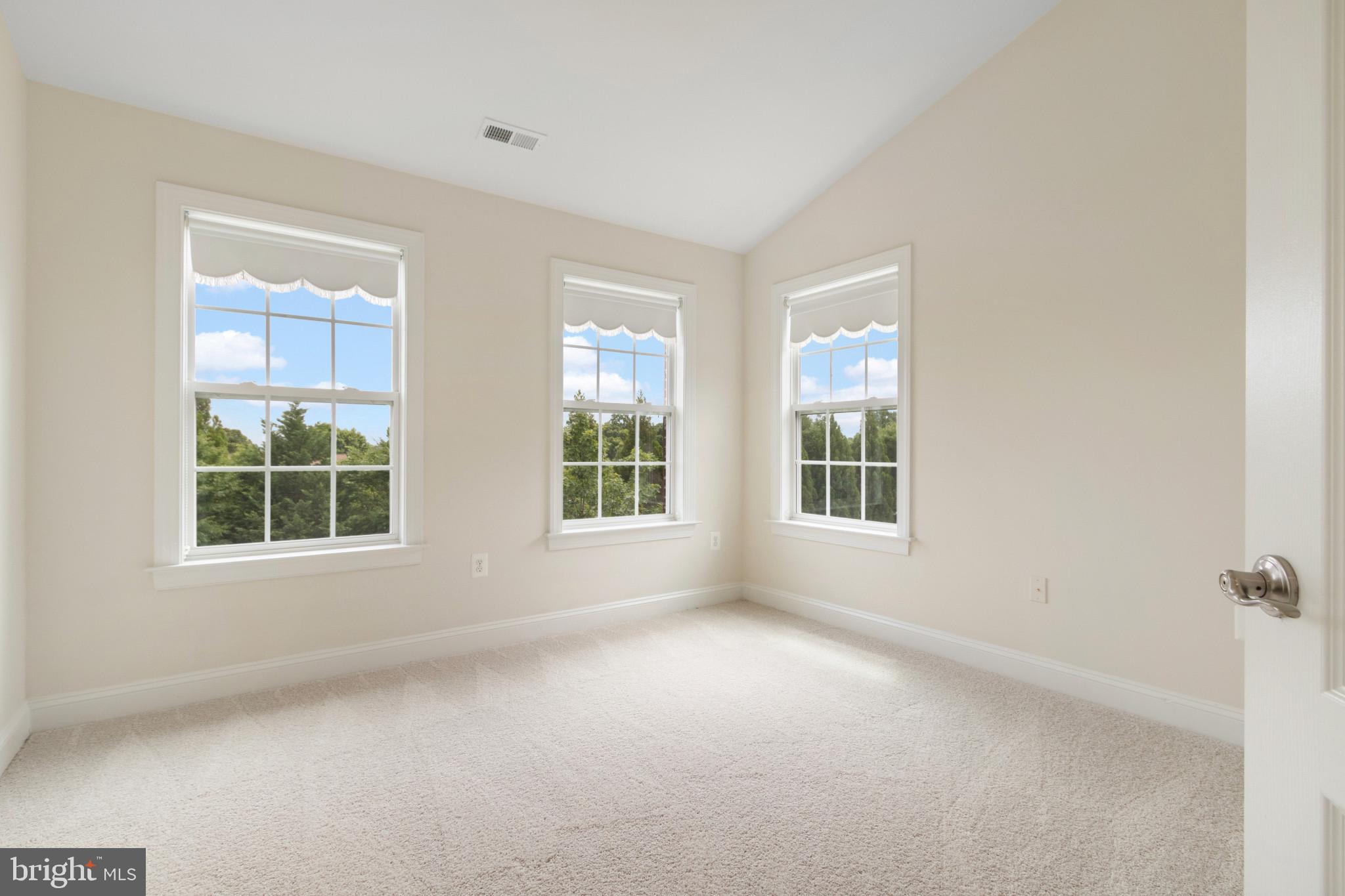 SADDLE RIDGE - Residential