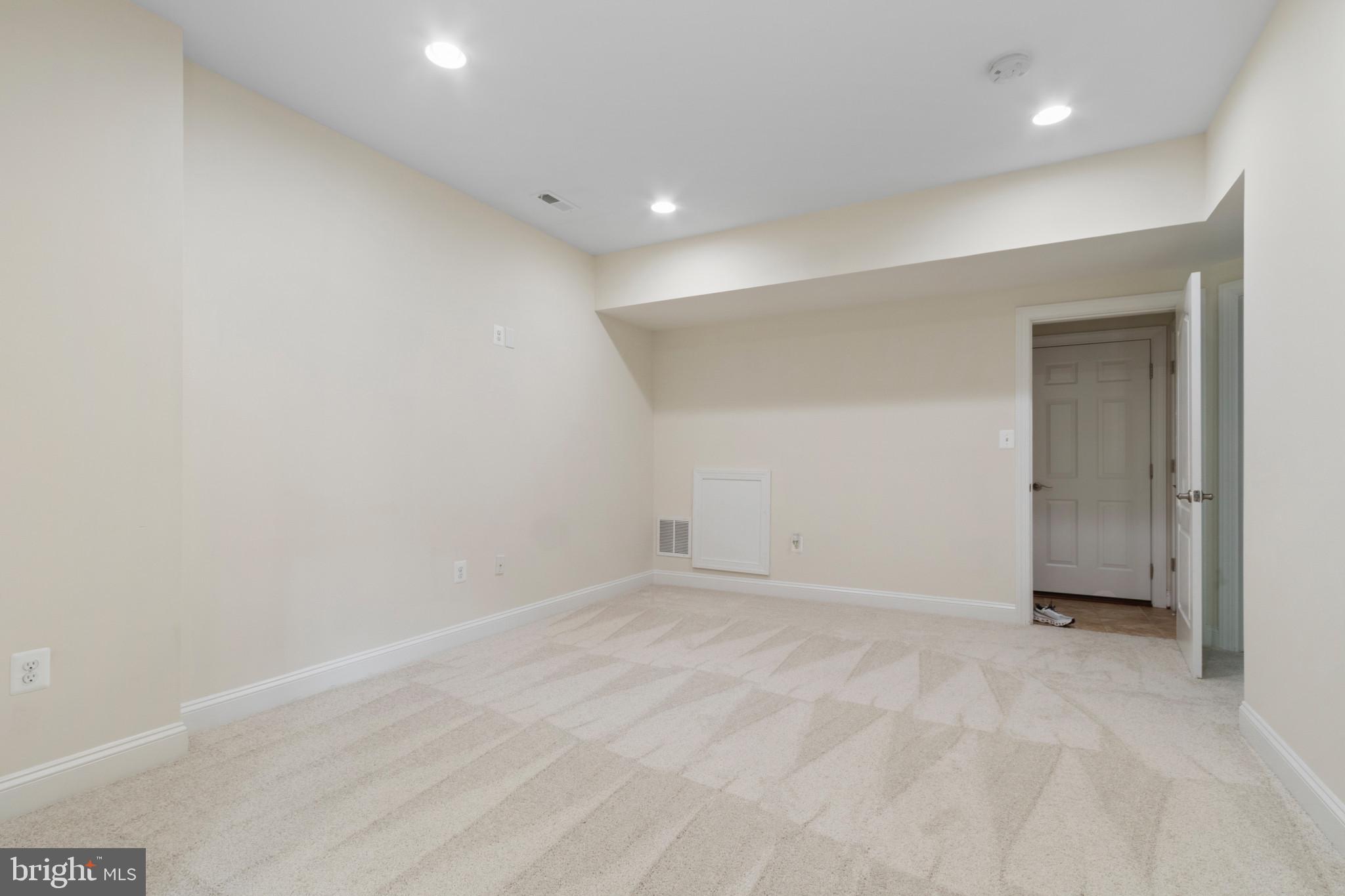 SADDLE RIDGE - Residential