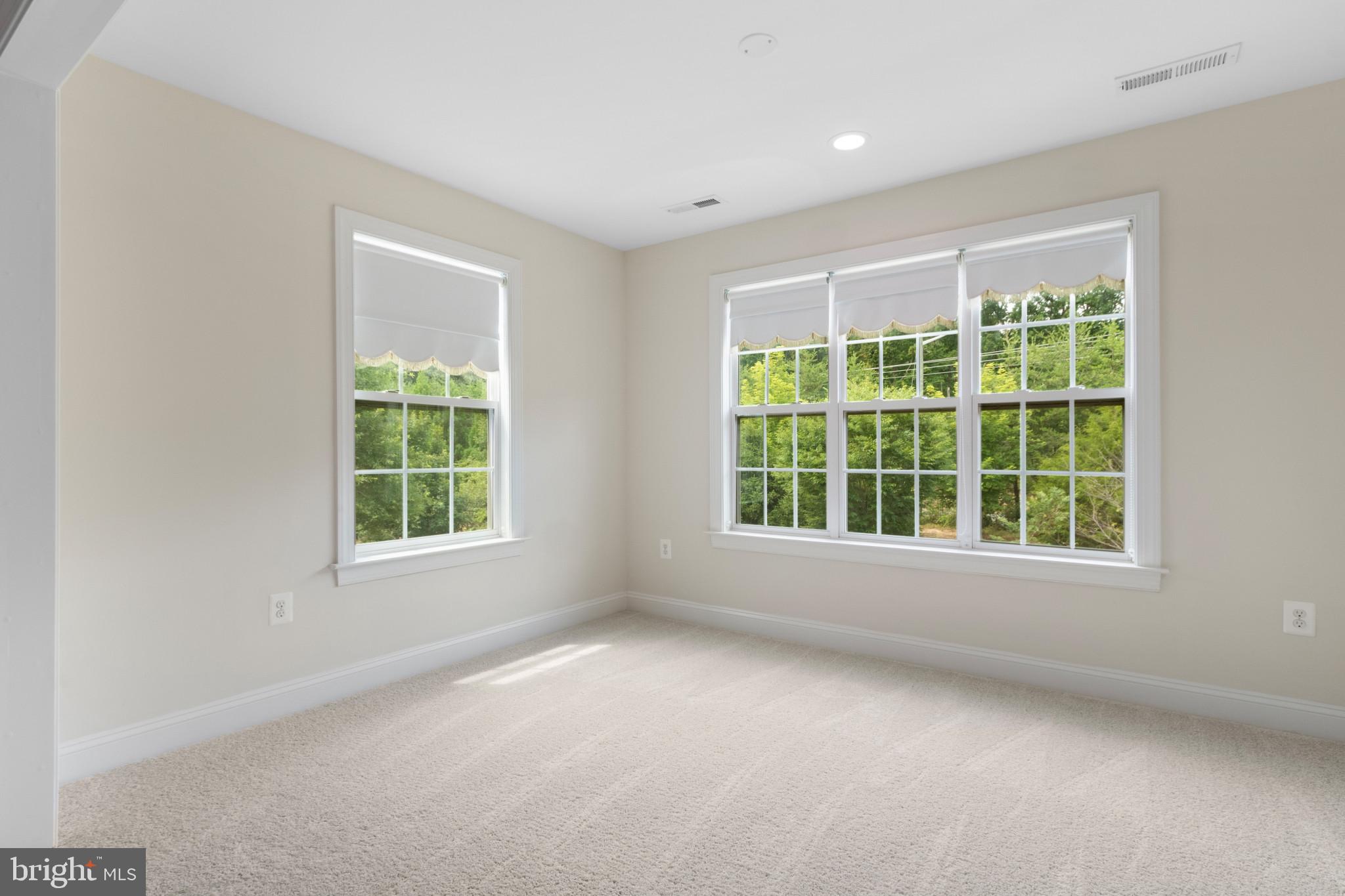 SADDLE RIDGE - Residential