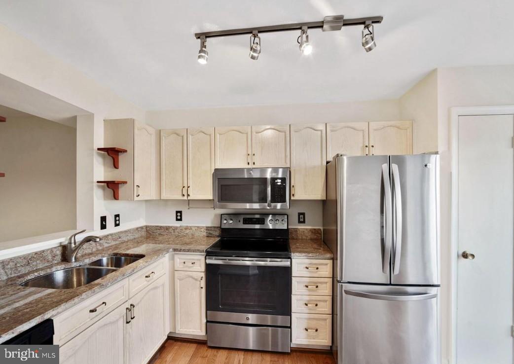 WOODSTONE - Residential Lease