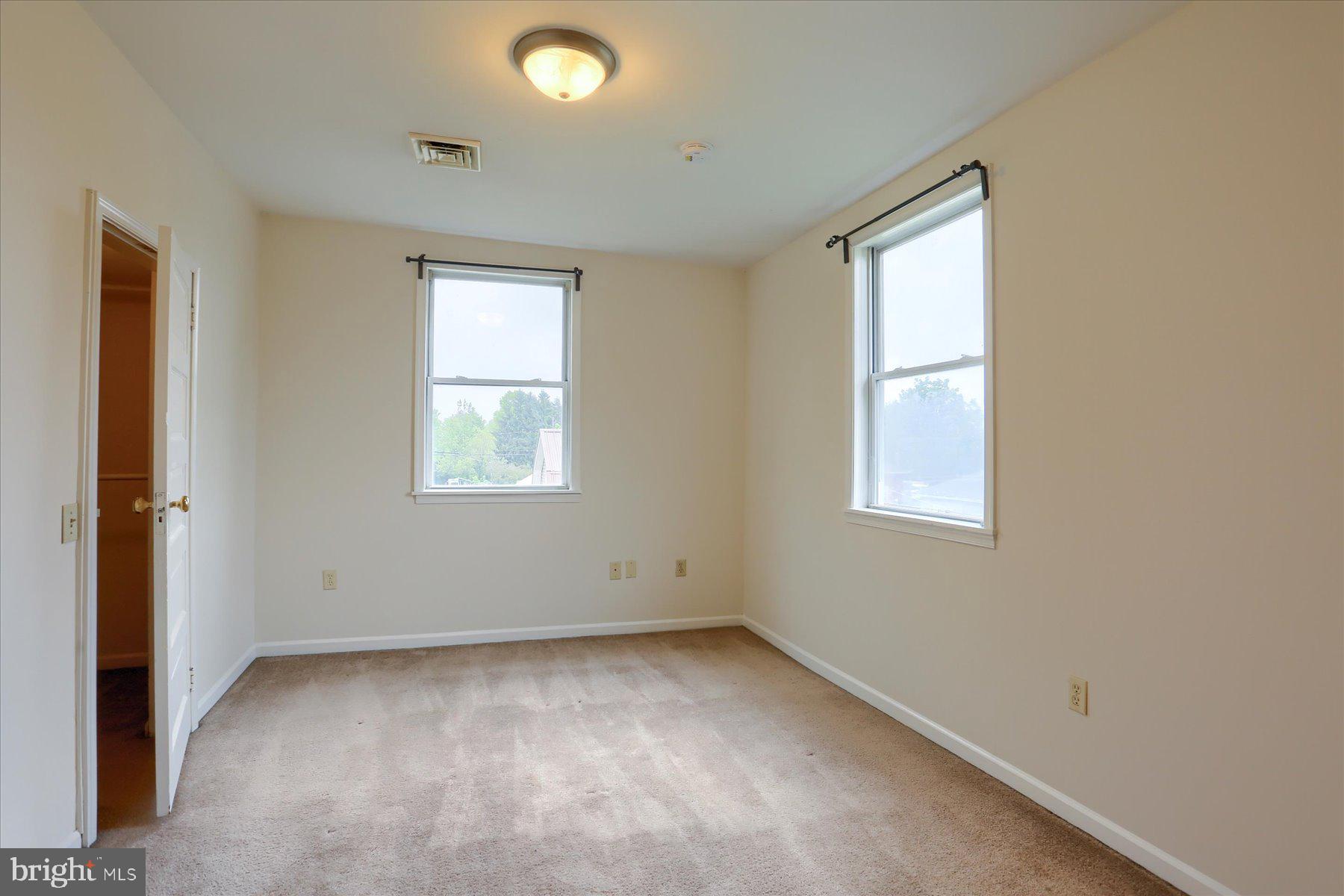 COLONIAL PARK - Commercial Sale