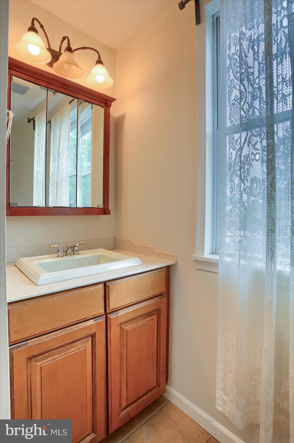 COLONIAL PARK - Commercial Sale