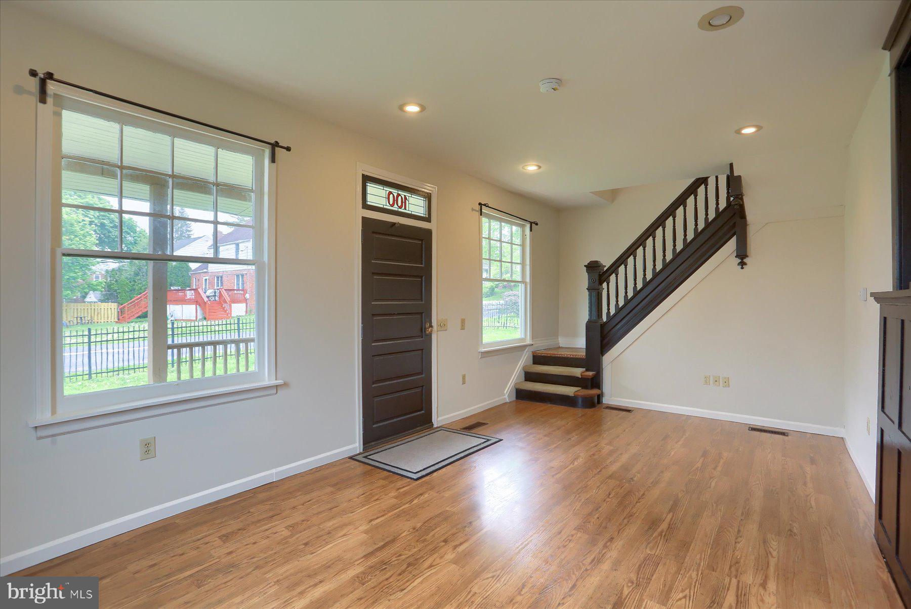 COLONIAL PARK - Commercial Sale