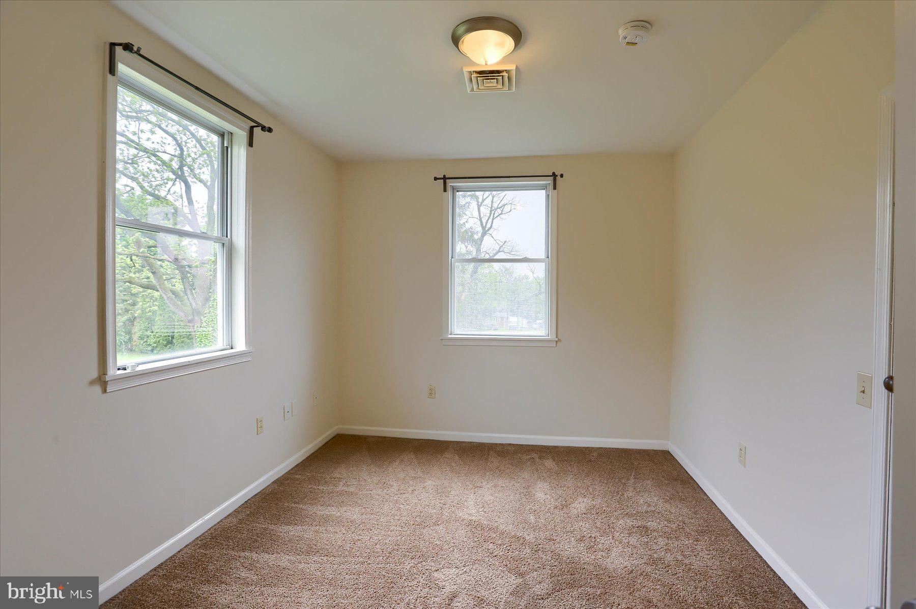 COLONIAL PARK - Commercial Sale