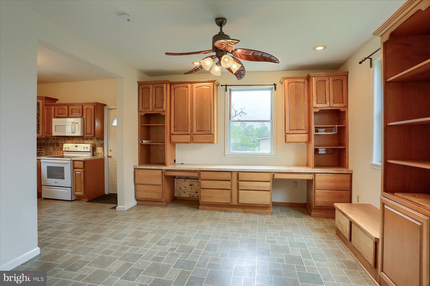 COLONIAL PARK - Commercial Sale