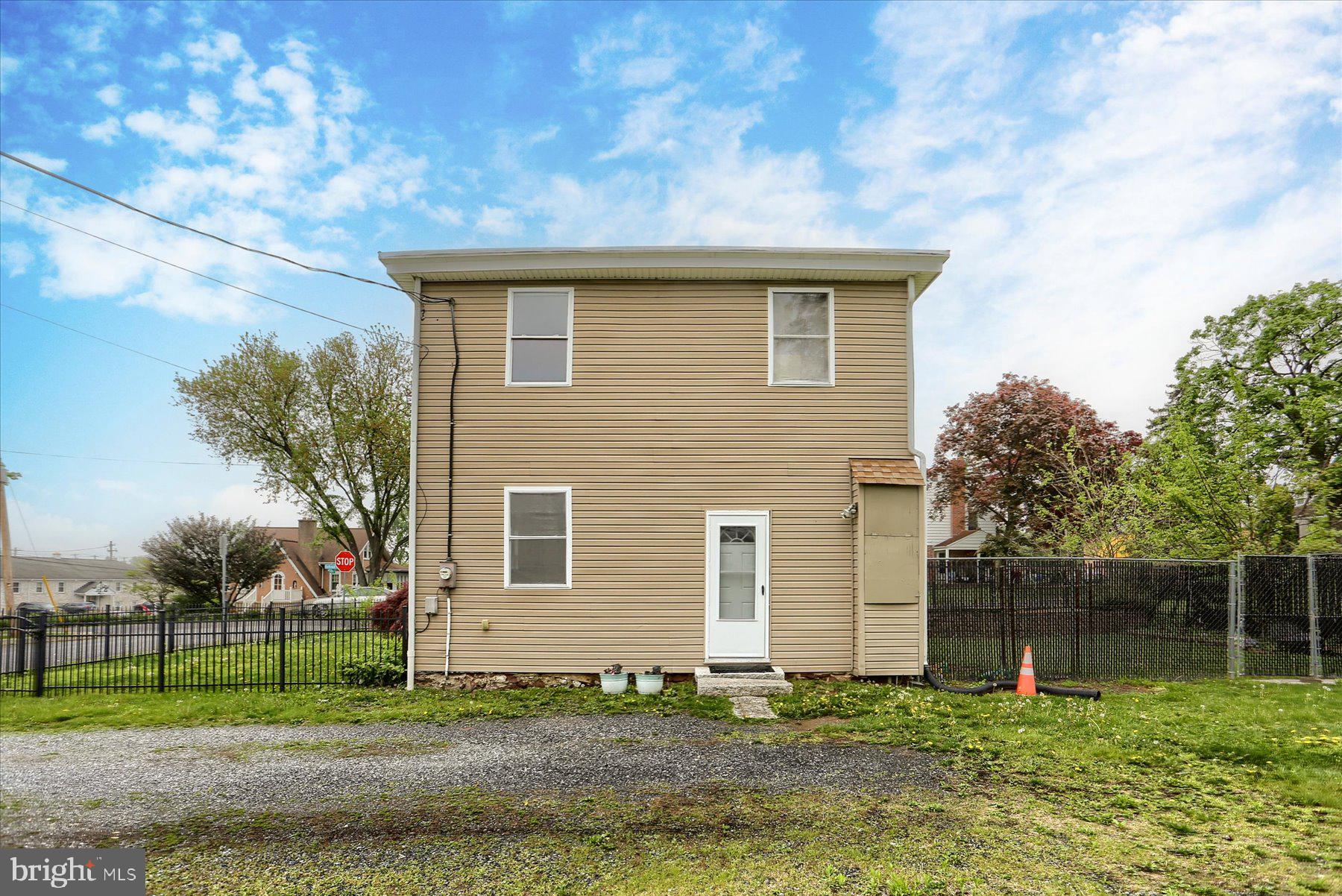 COLONIAL PARK - Commercial Sale