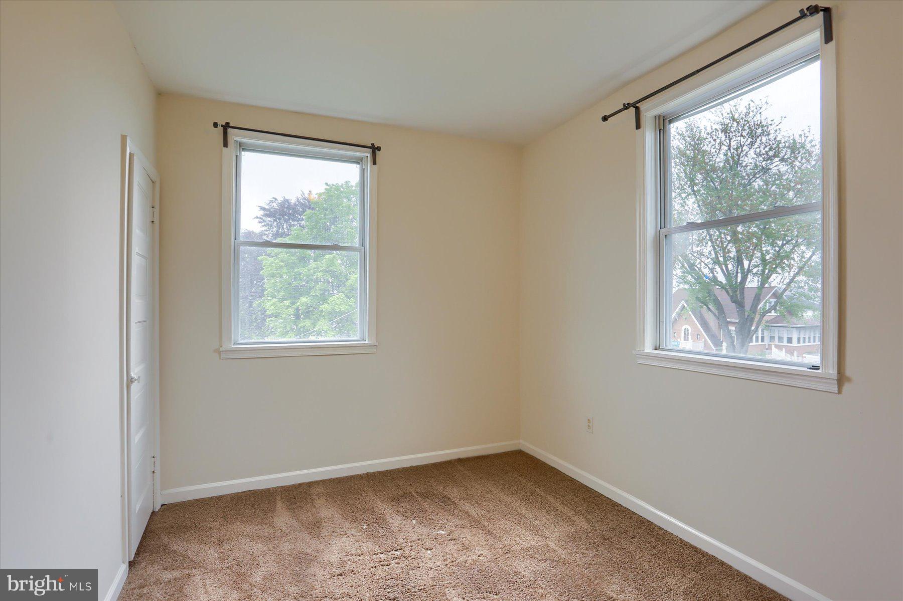 COLONIAL PARK - Commercial Sale