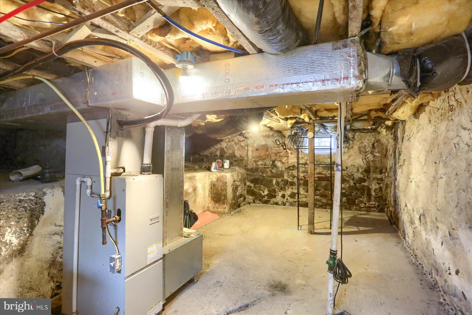 COLONIAL PARK - Commercial Sale