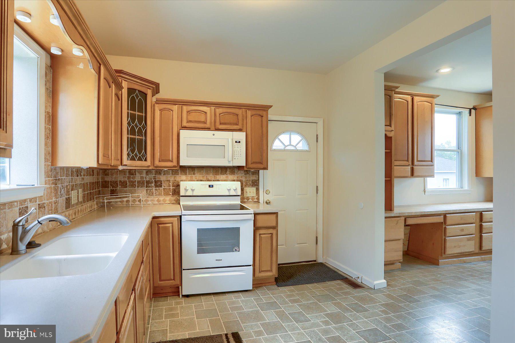 COLONIAL PARK - Commercial Sale