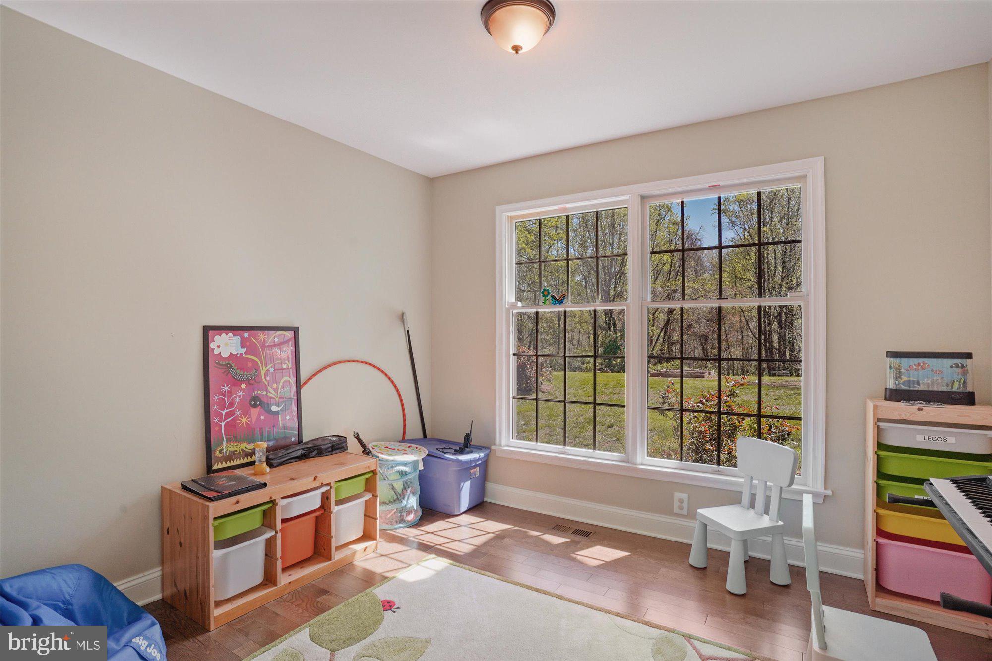 CAMPUS HILLS FARMS - Residential Lease