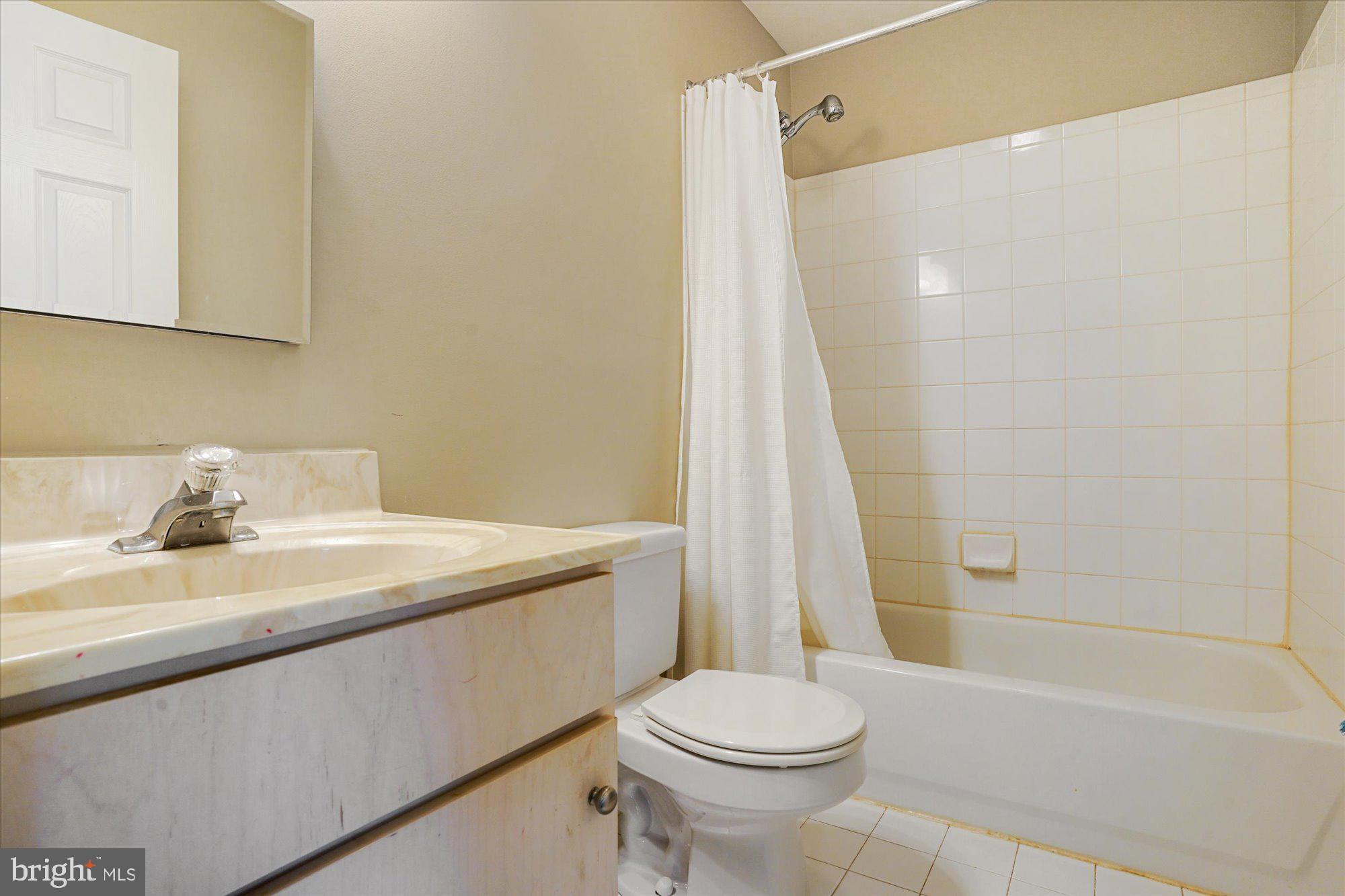 CAMPUS HILLS FARMS - Residential Lease