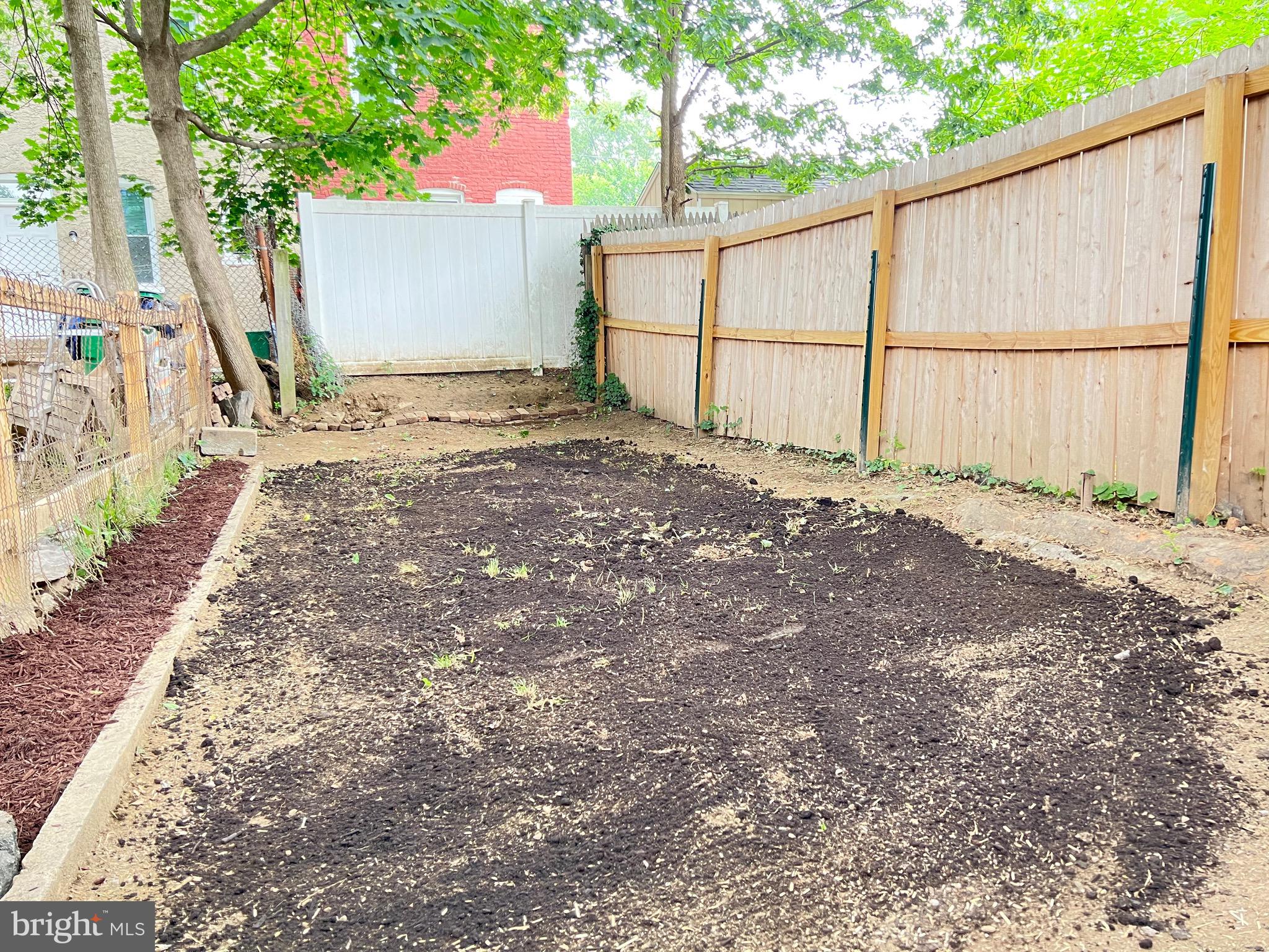 SOUTHEAST LANCASTER - Residential