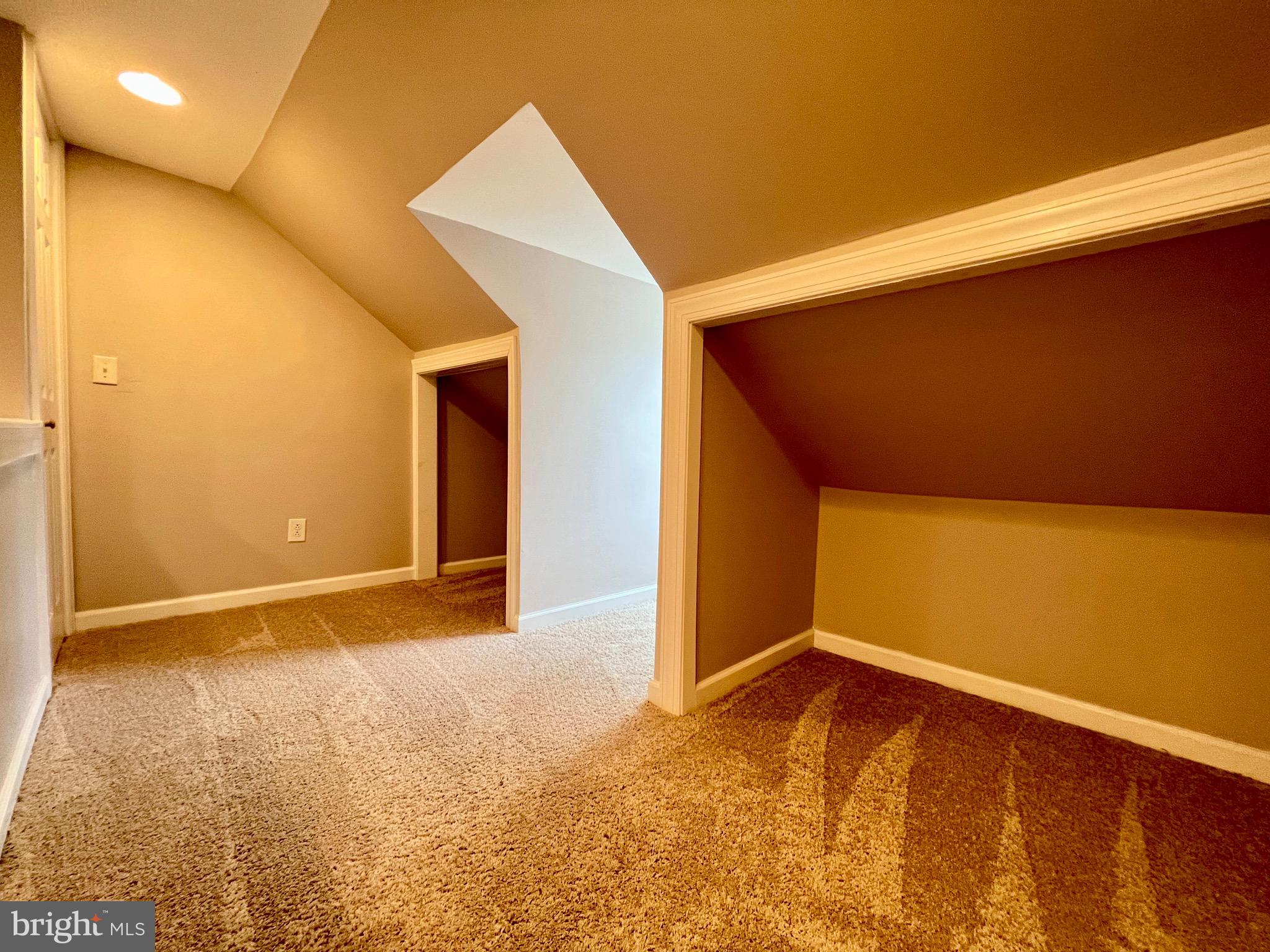 SOUTHEAST LANCASTER - Residential