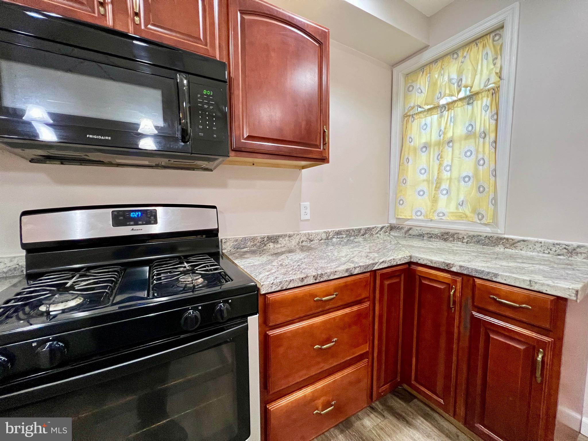 SOUTHEAST LANCASTER - Residential