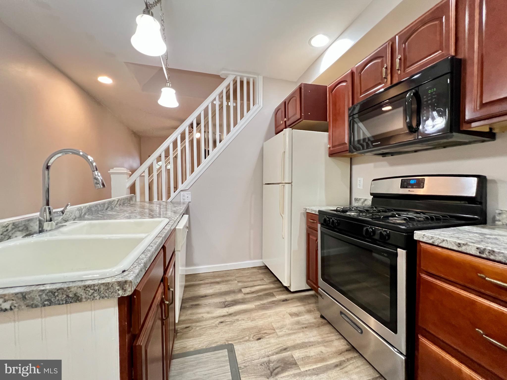 SOUTHEAST LANCASTER - Residential