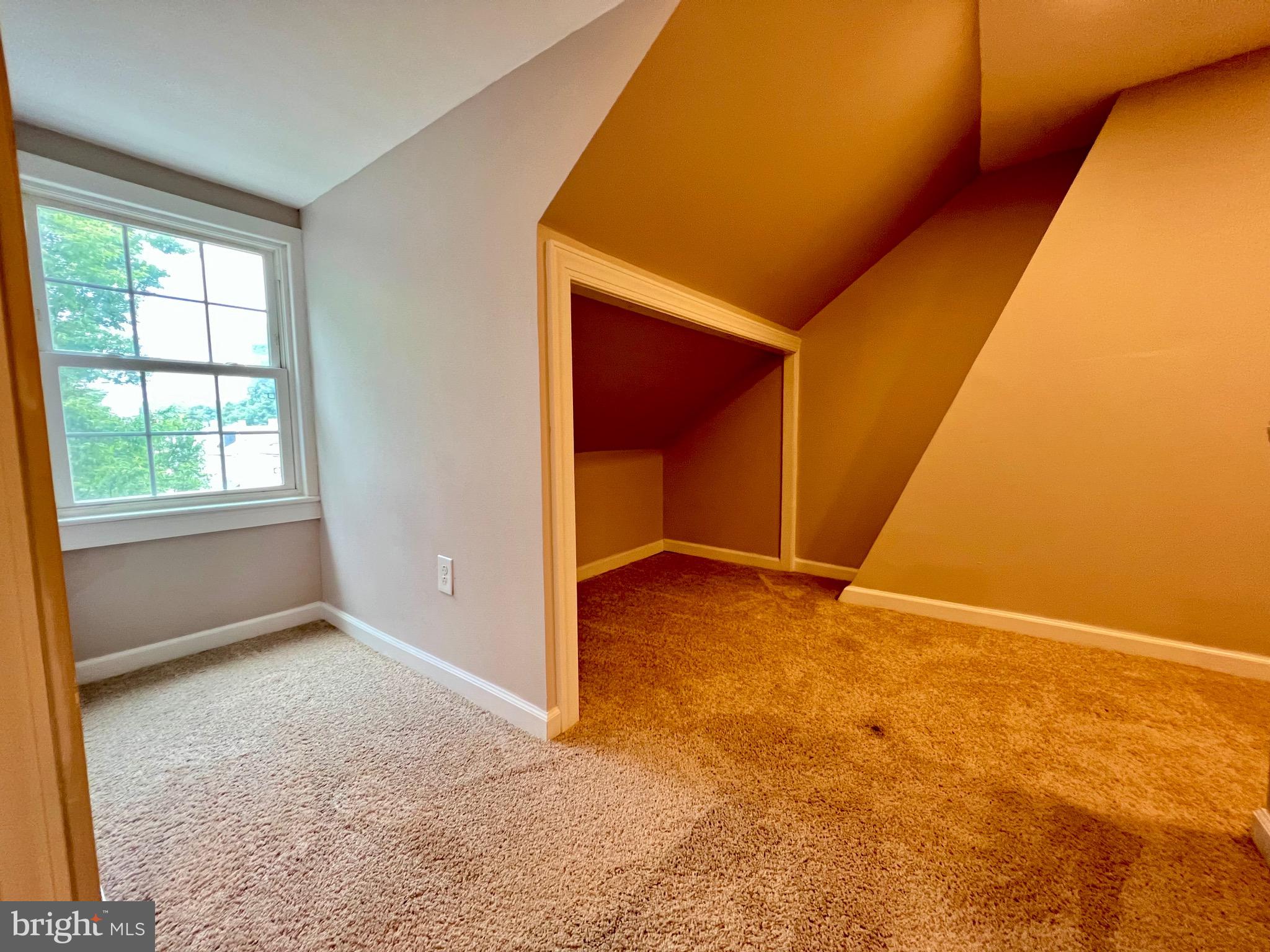 SOUTHEAST LANCASTER - Residential