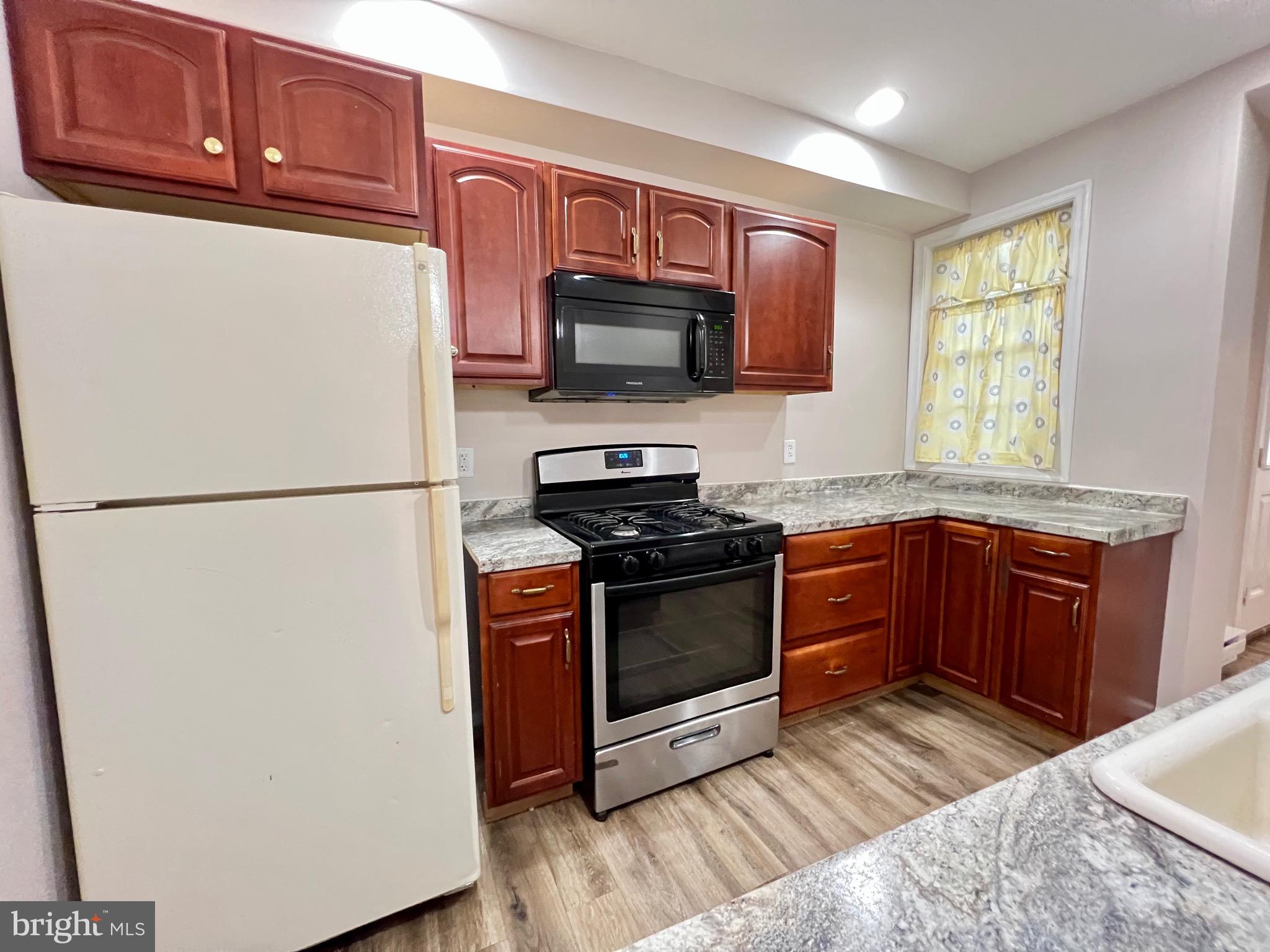 SOUTHEAST LANCASTER - Residential