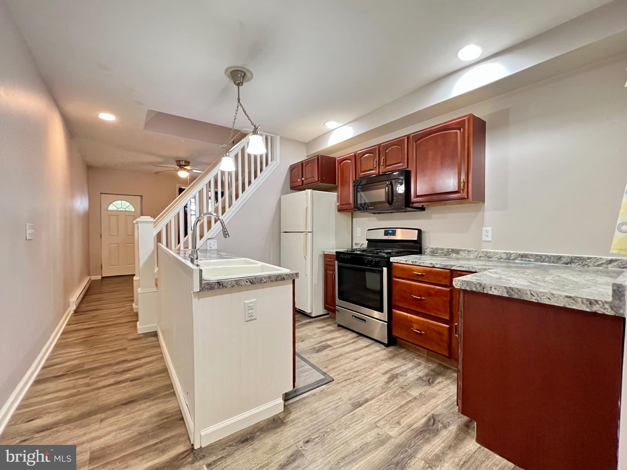 SOUTHEAST LANCASTER - Residential