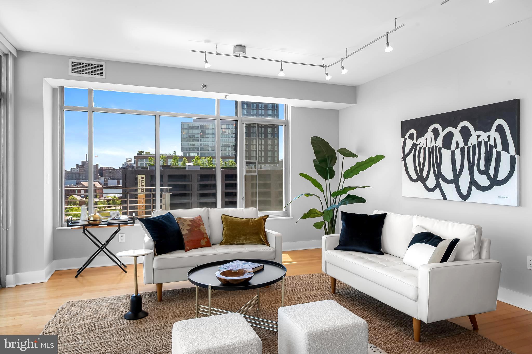 HARBOR EAST - Residential