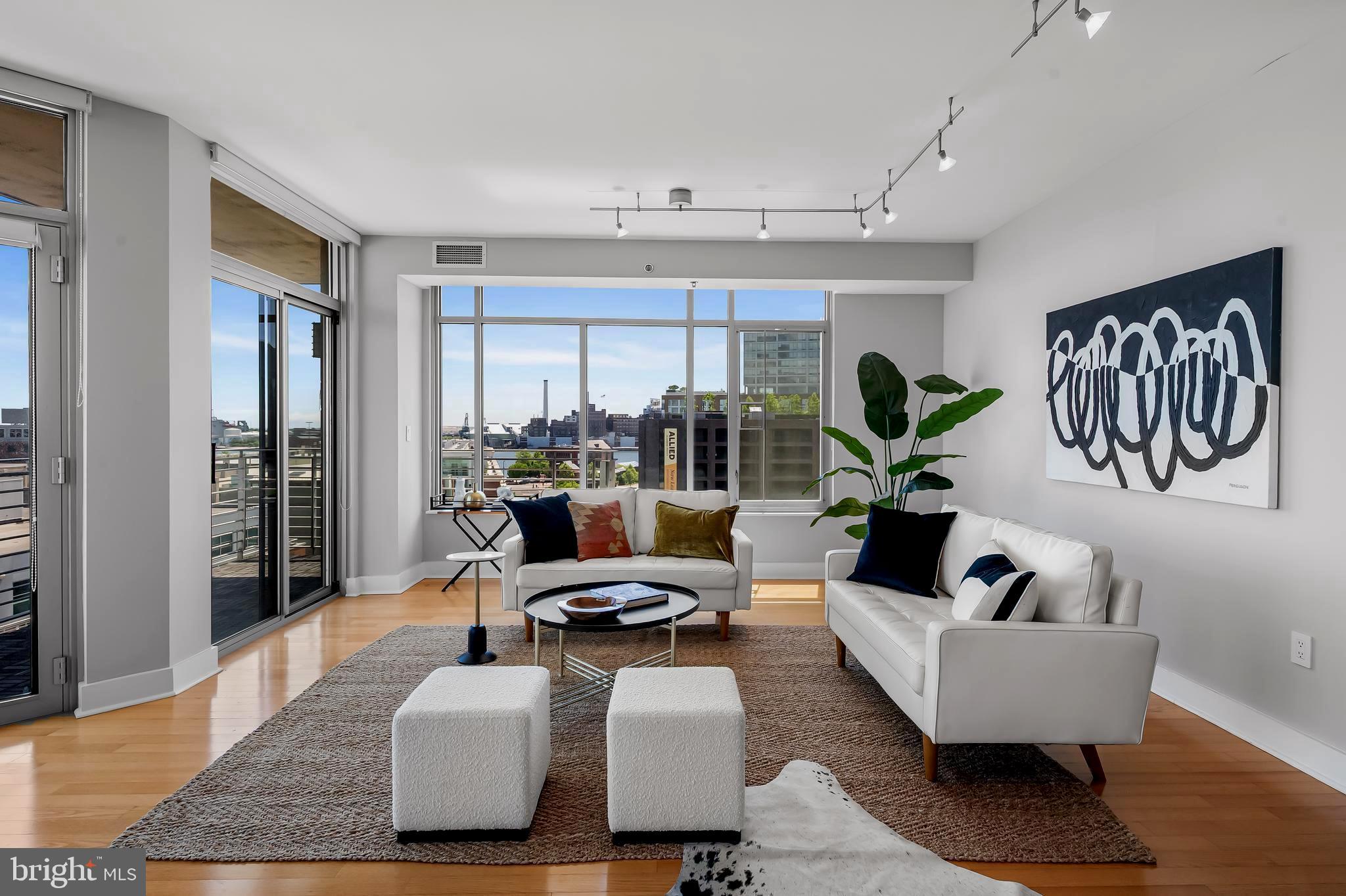 HARBOR EAST - Residential