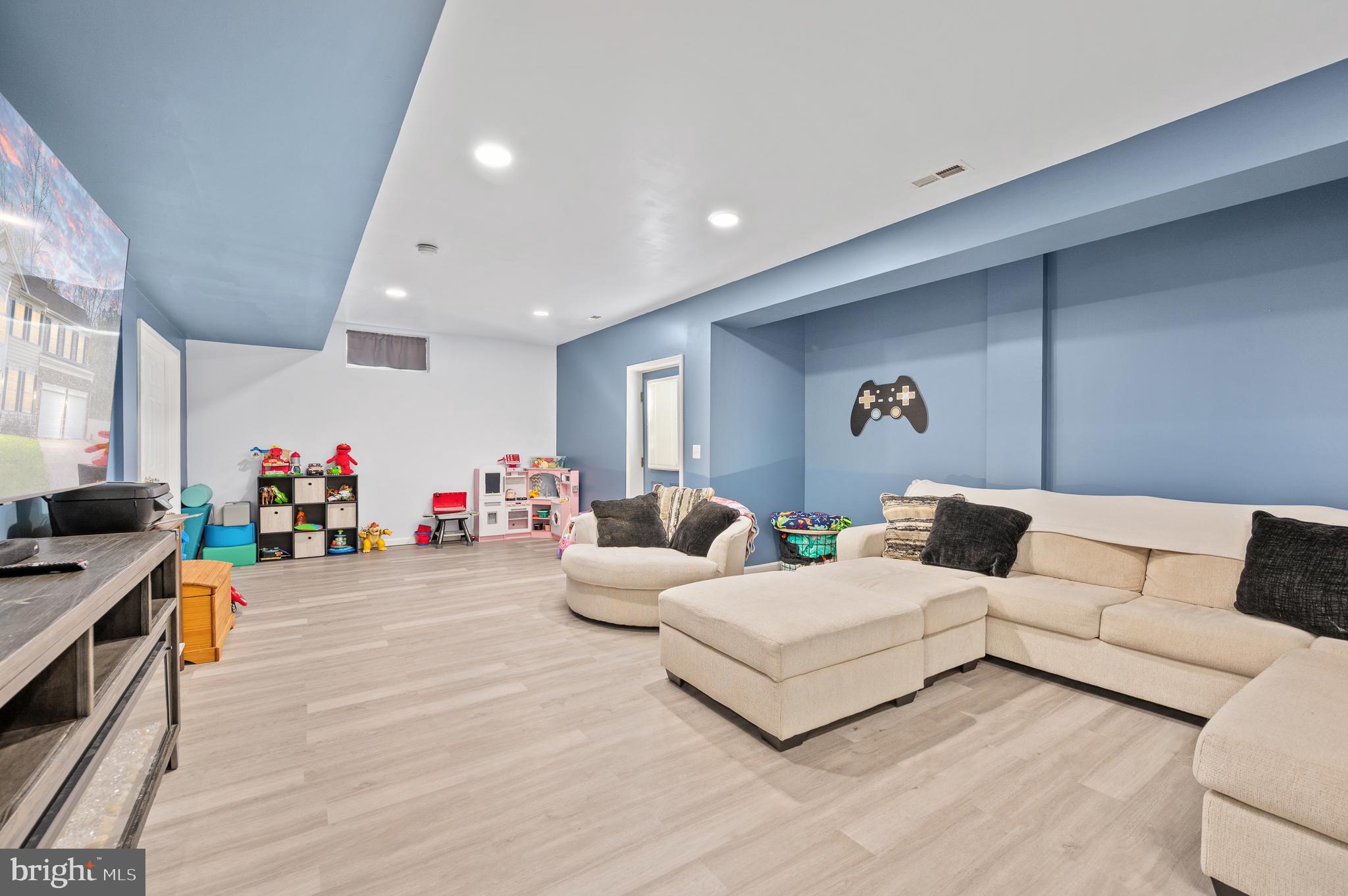 EDGEWOOD - Residential