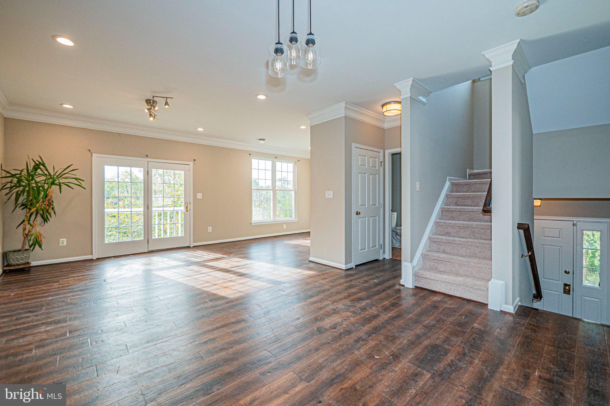 22619 UPPERVILLE HEIGHTS SQUARE