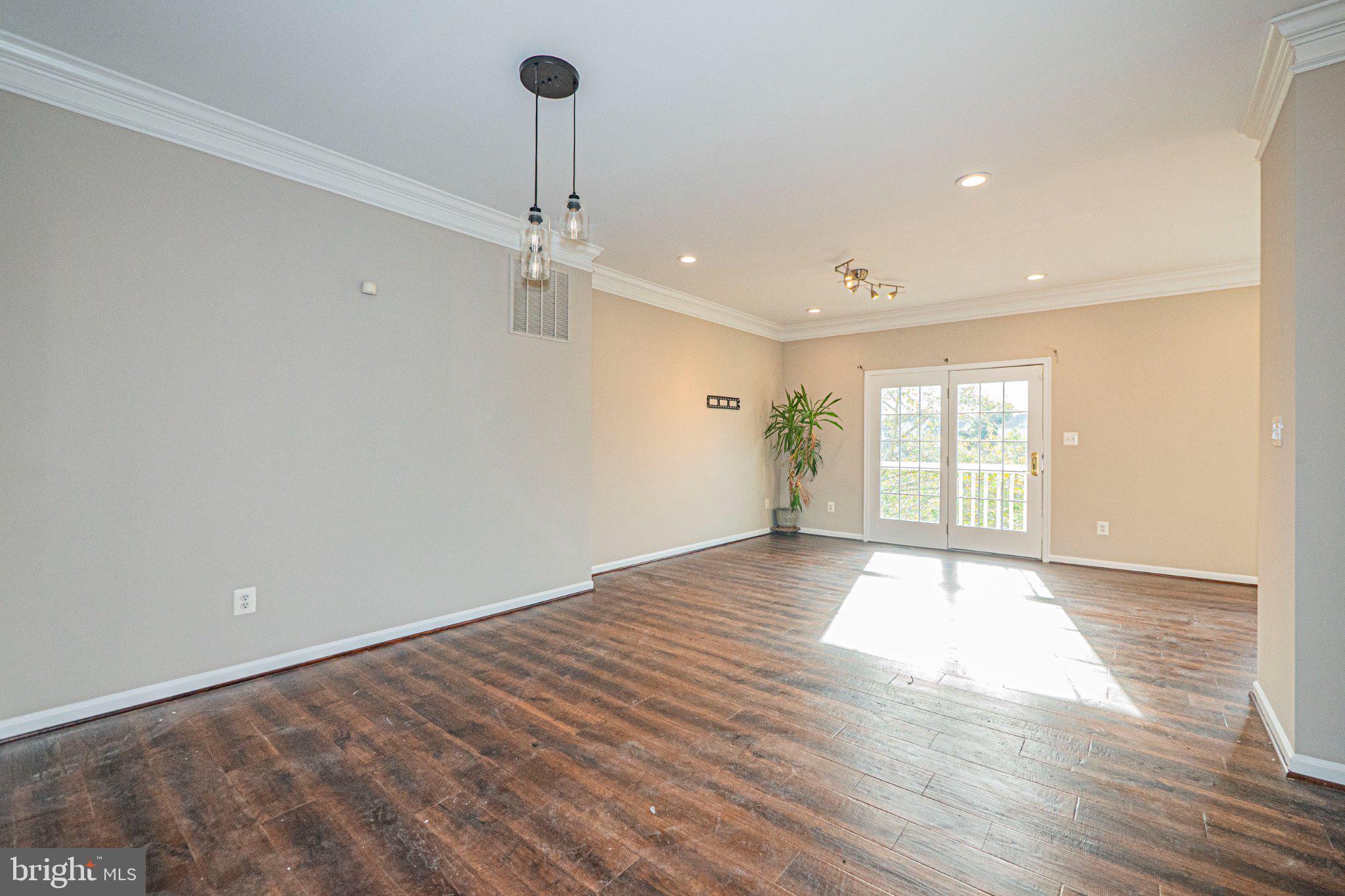 22619 UPPERVILLE HEIGHTS SQUARE