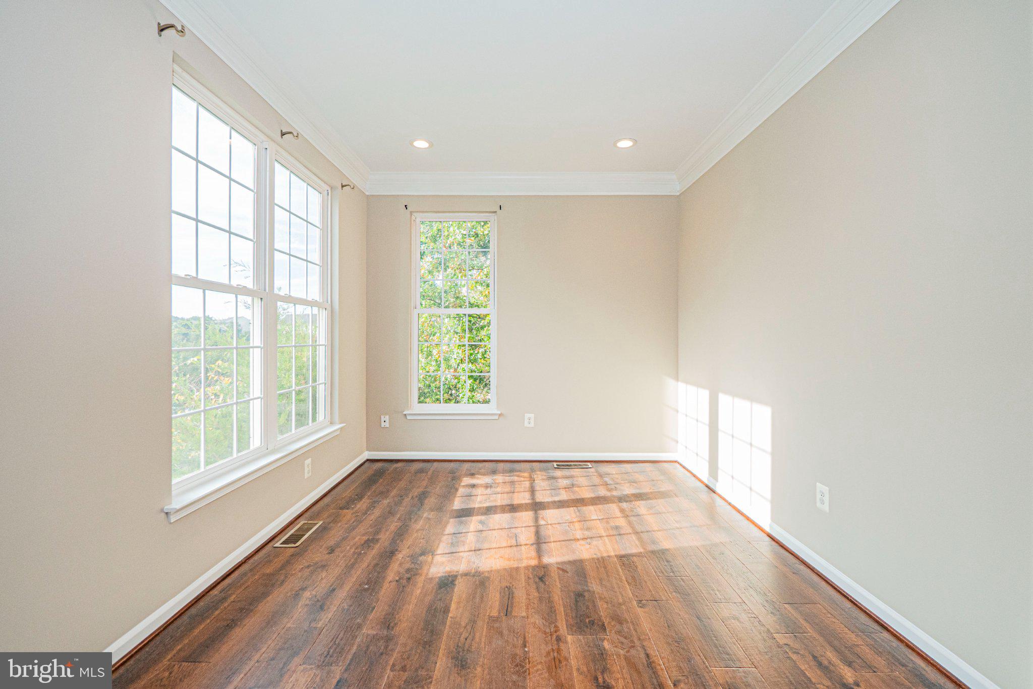 22619 UPPERVILLE HEIGHTS SQUARE
