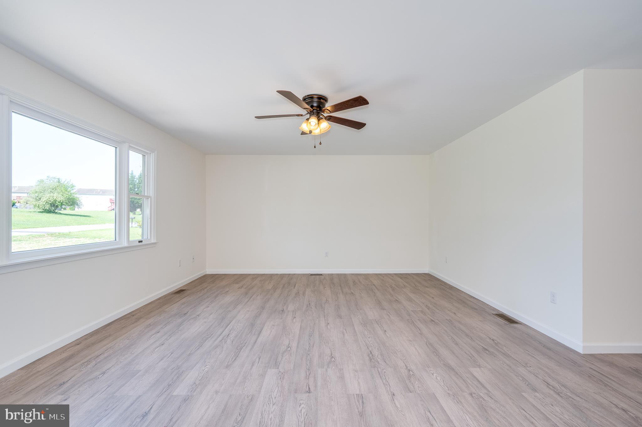 MOUNTAIN VIEW ACRES - Residential