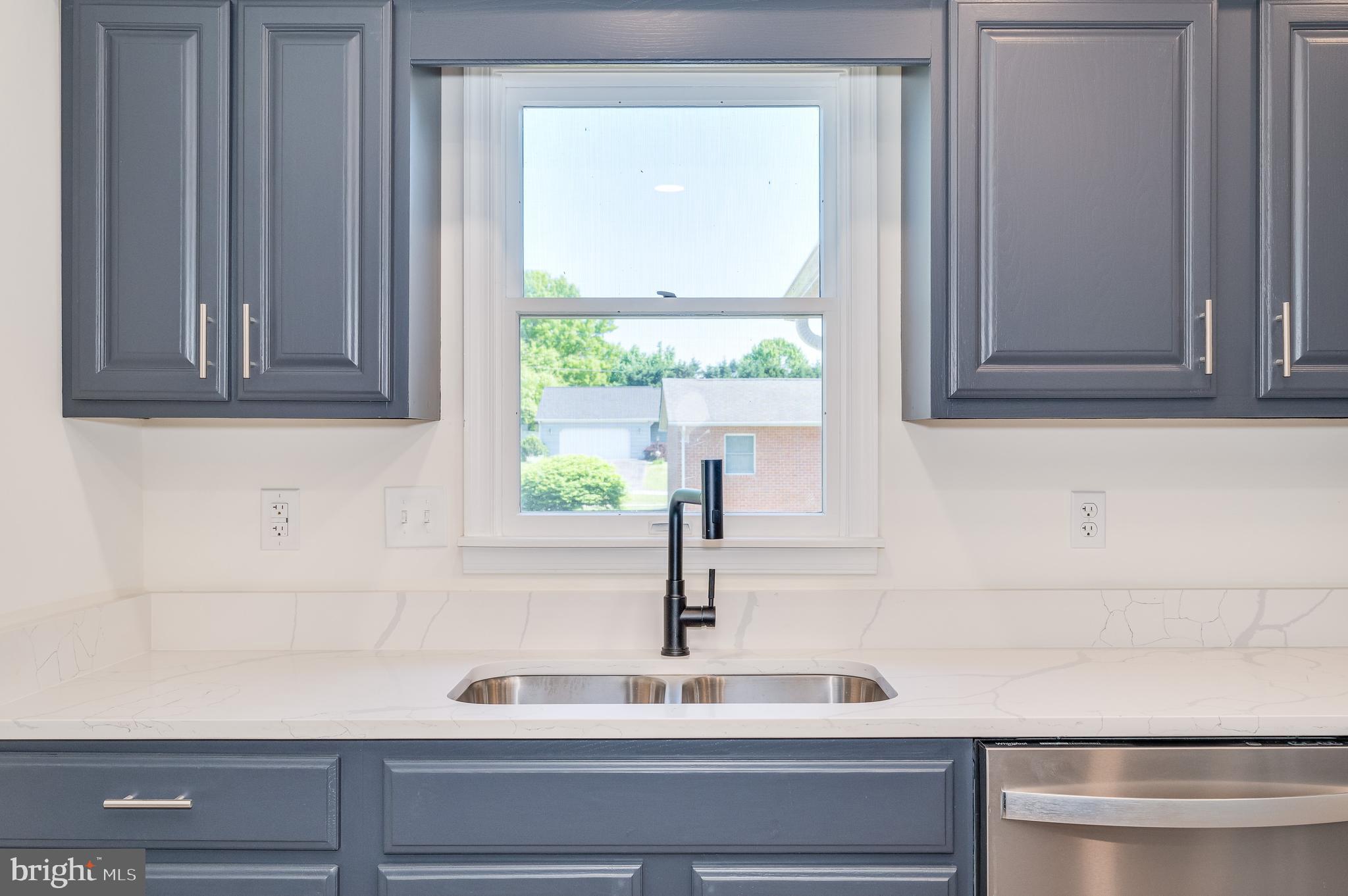 MOUNTAIN VIEW ACRES - Residential