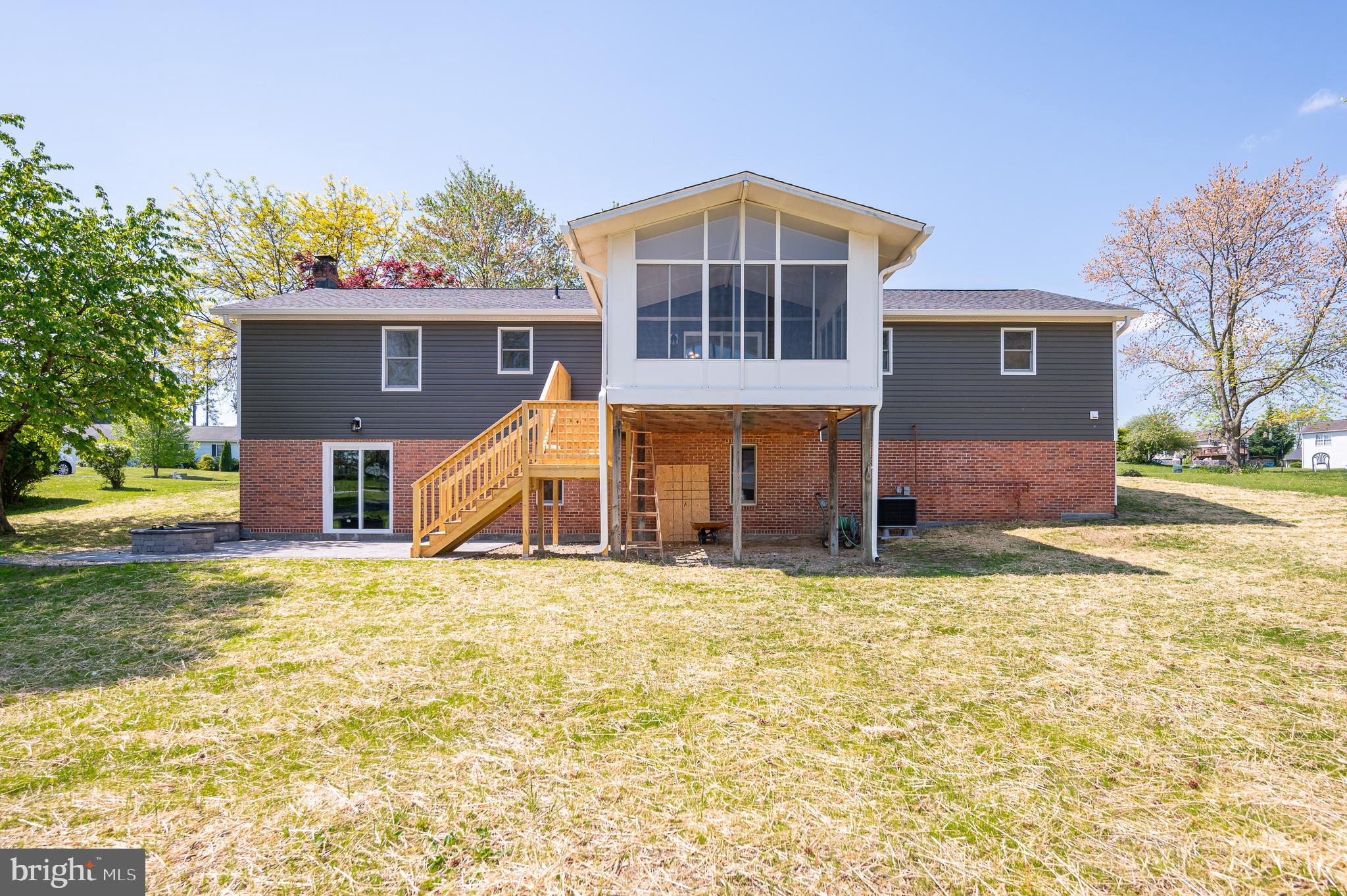 MOUNTAIN VIEW ACRES - Residential