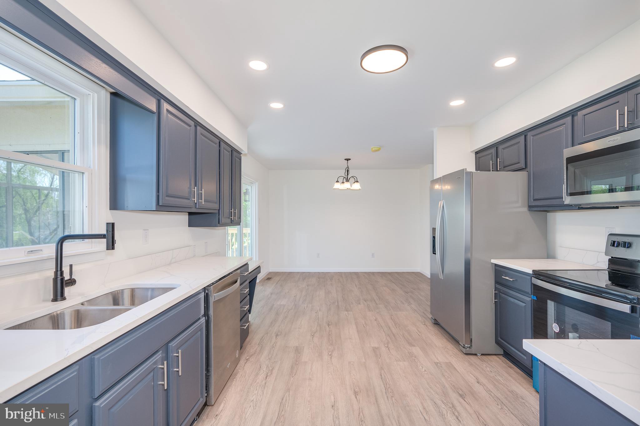 MOUNTAIN VIEW ACRES - Residential