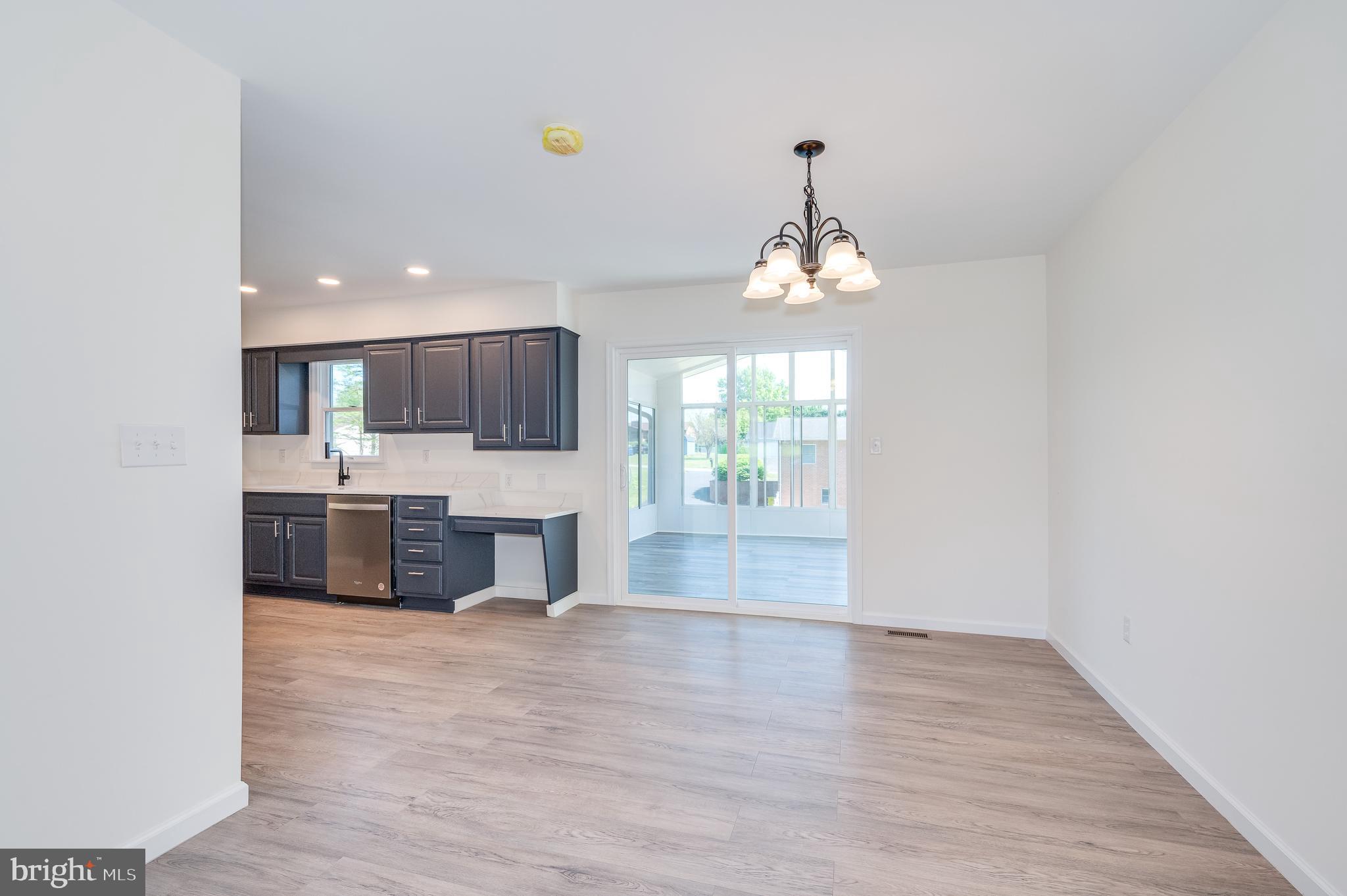 MOUNTAIN VIEW ACRES - Residential