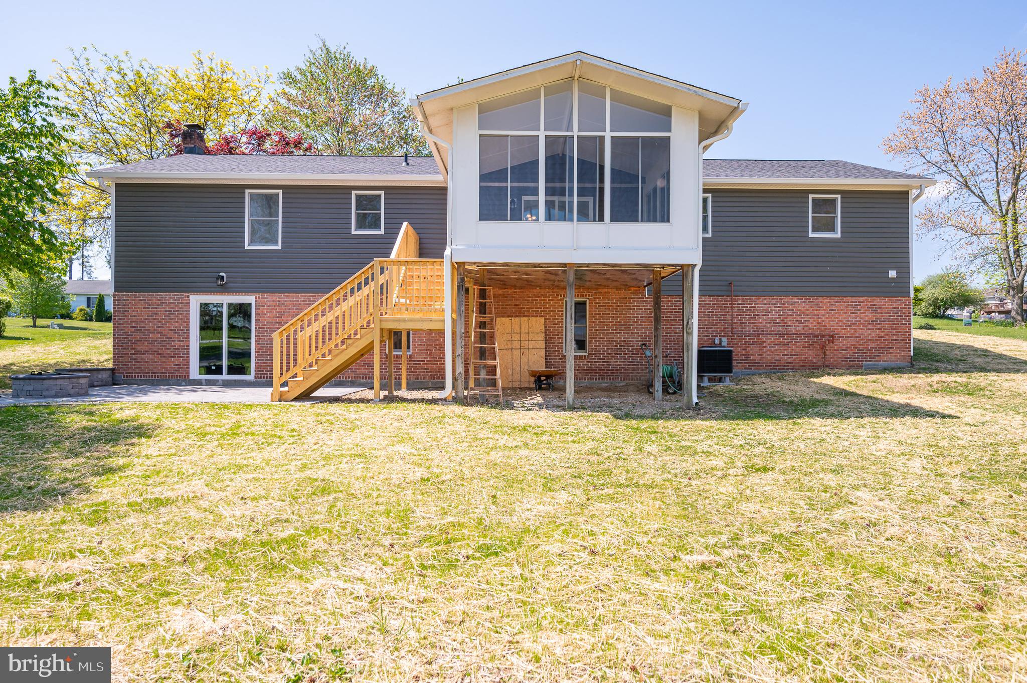 MOUNTAIN VIEW ACRES - Residential