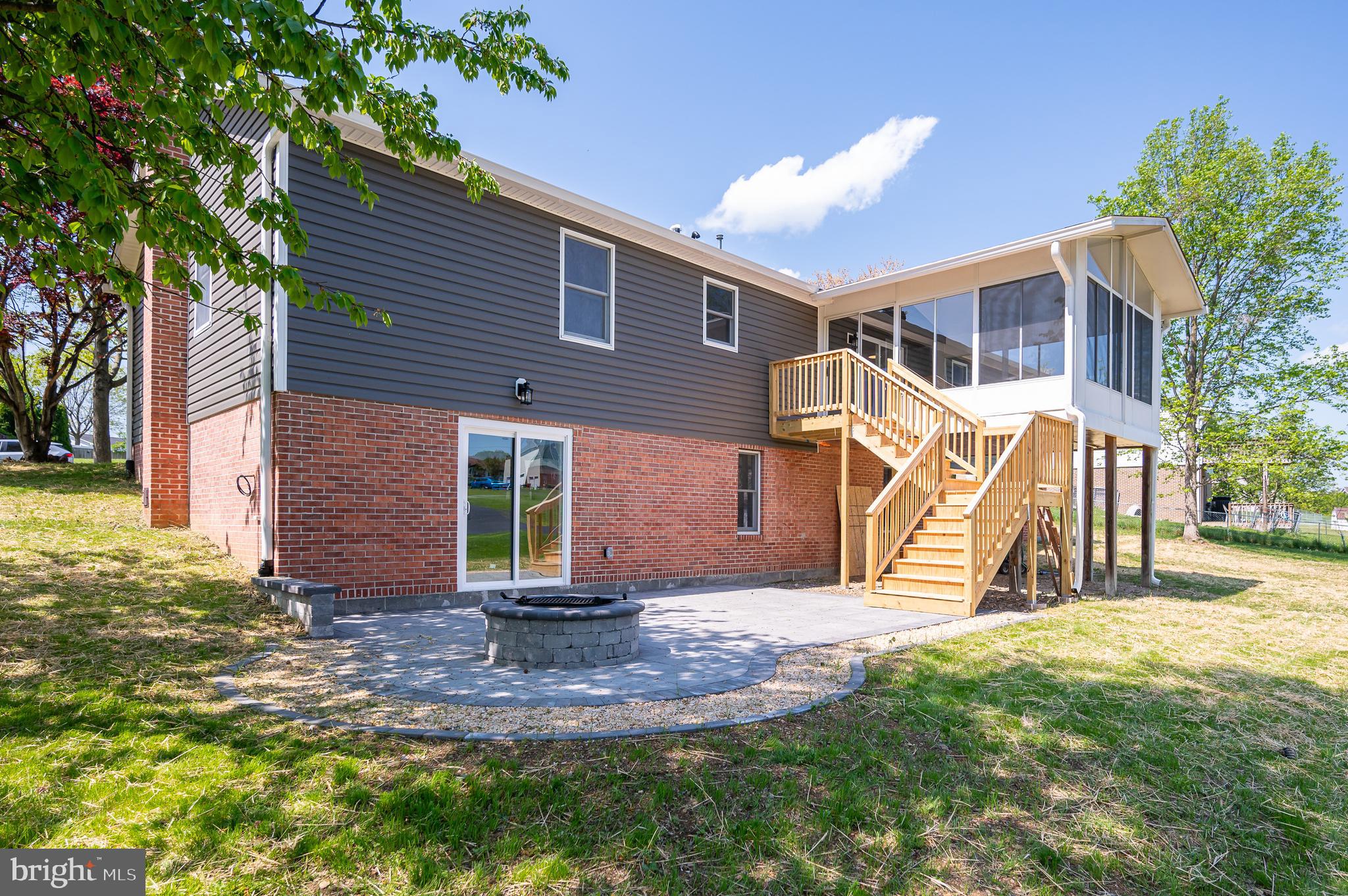 MOUNTAIN VIEW ACRES - Residential