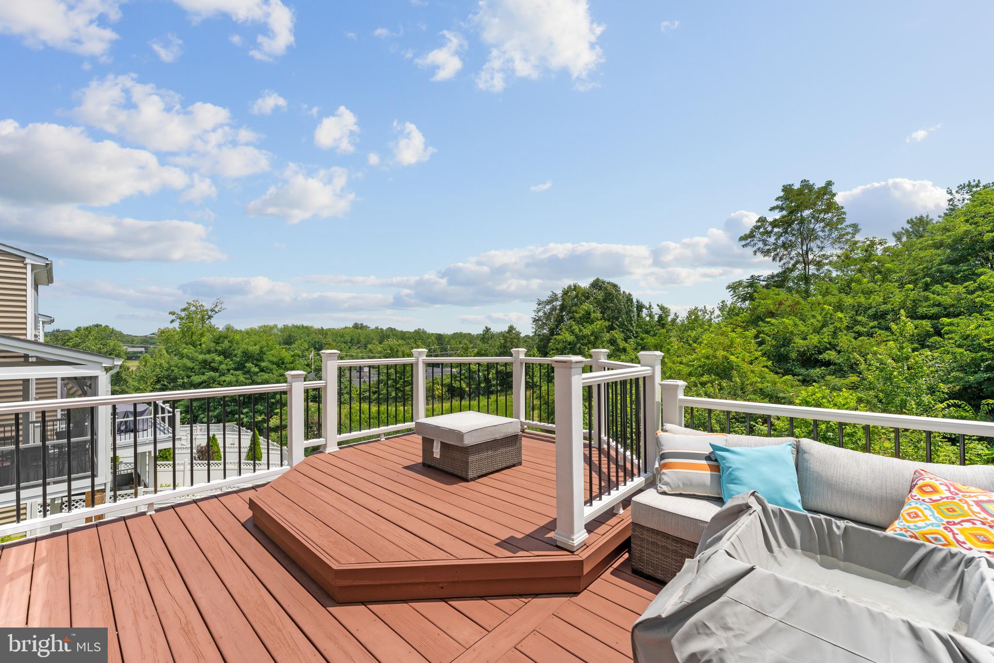 COWAN CROSSING - Residential