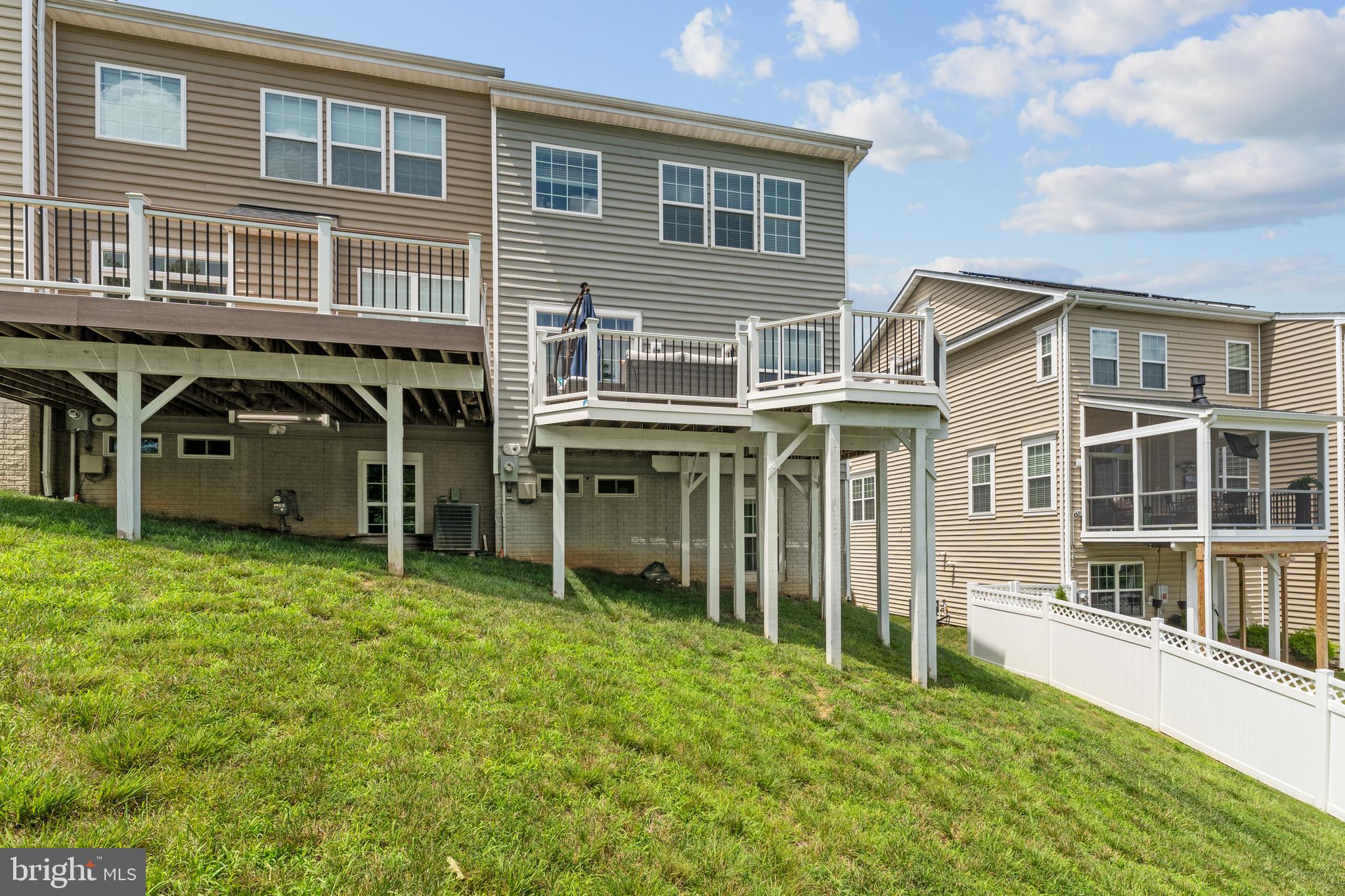 COWAN CROSSING - Residential