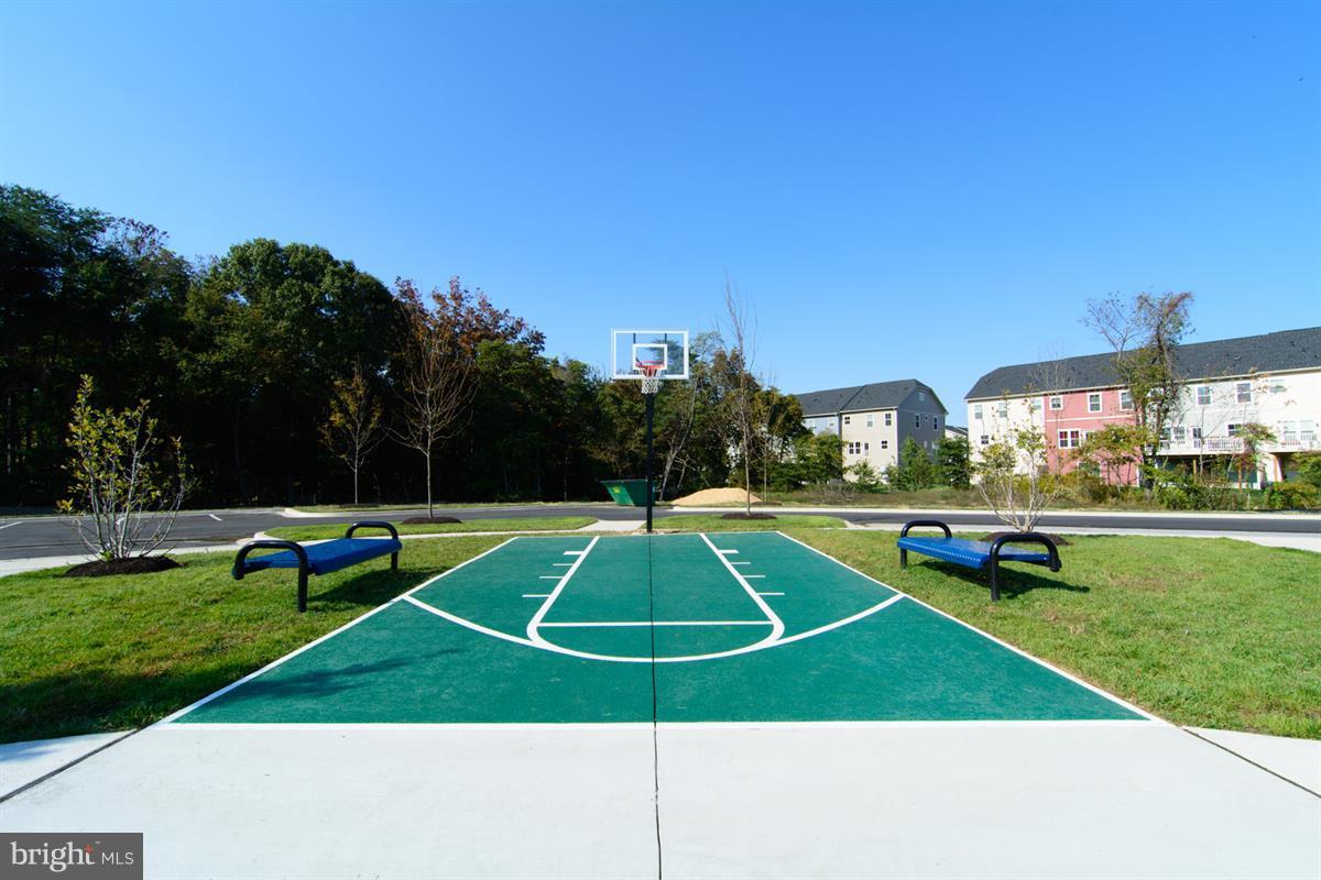 CREEKSIDE VILLAGE - Residential