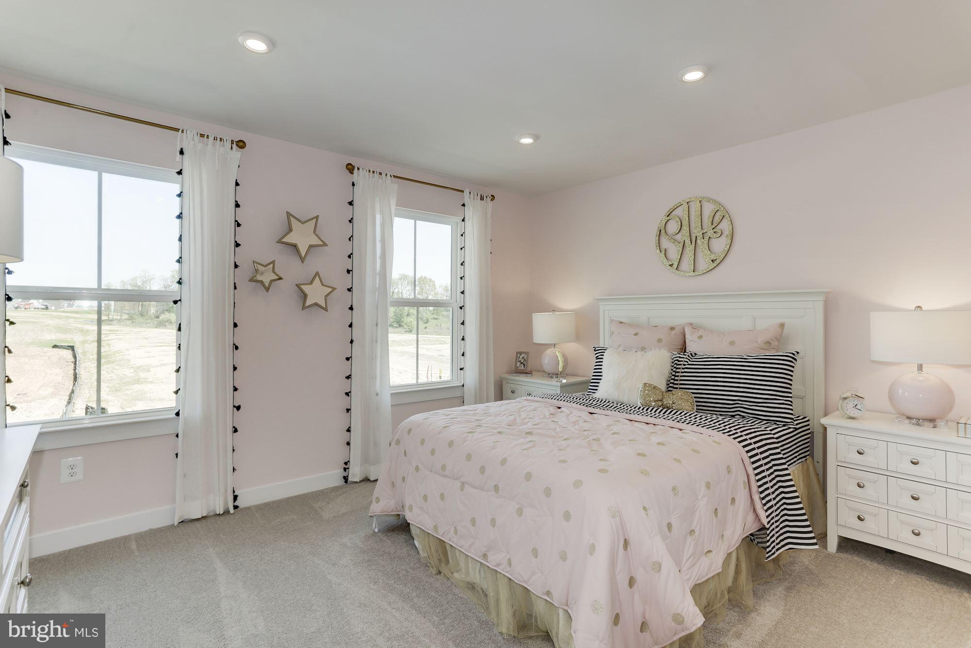 CREEKSIDE VILLAGE - Residential