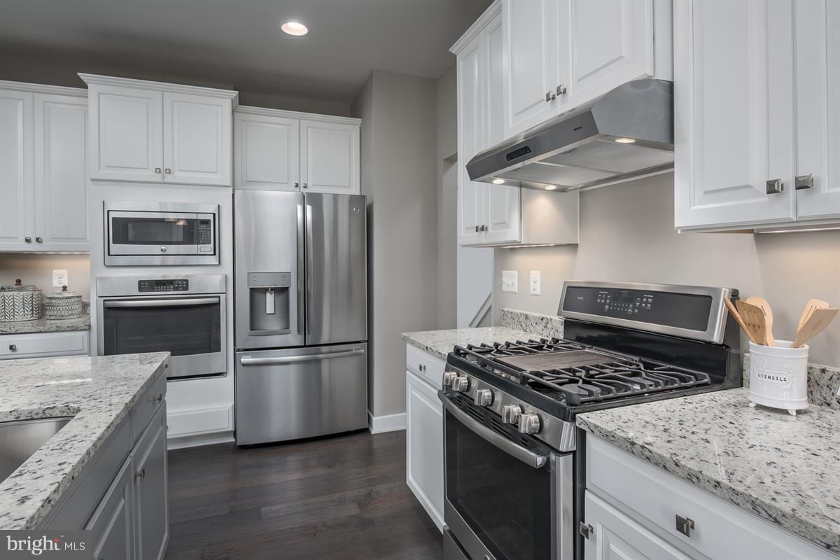 CREEKSIDE VILLAGE - Residential