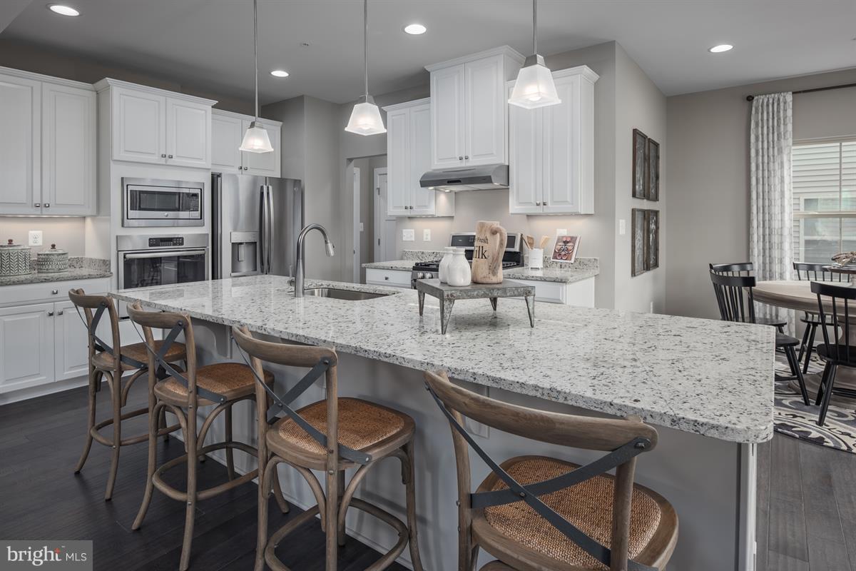 CREEKSIDE VILLAGE - Residential