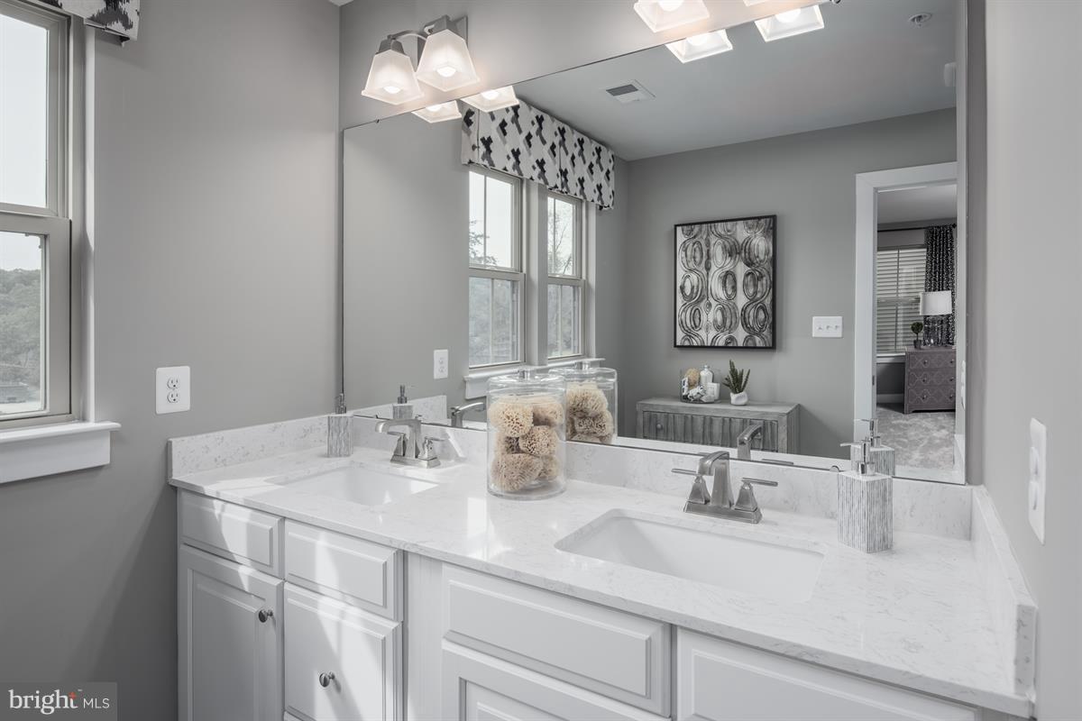 CREEKSIDE VILLAGE - Residential