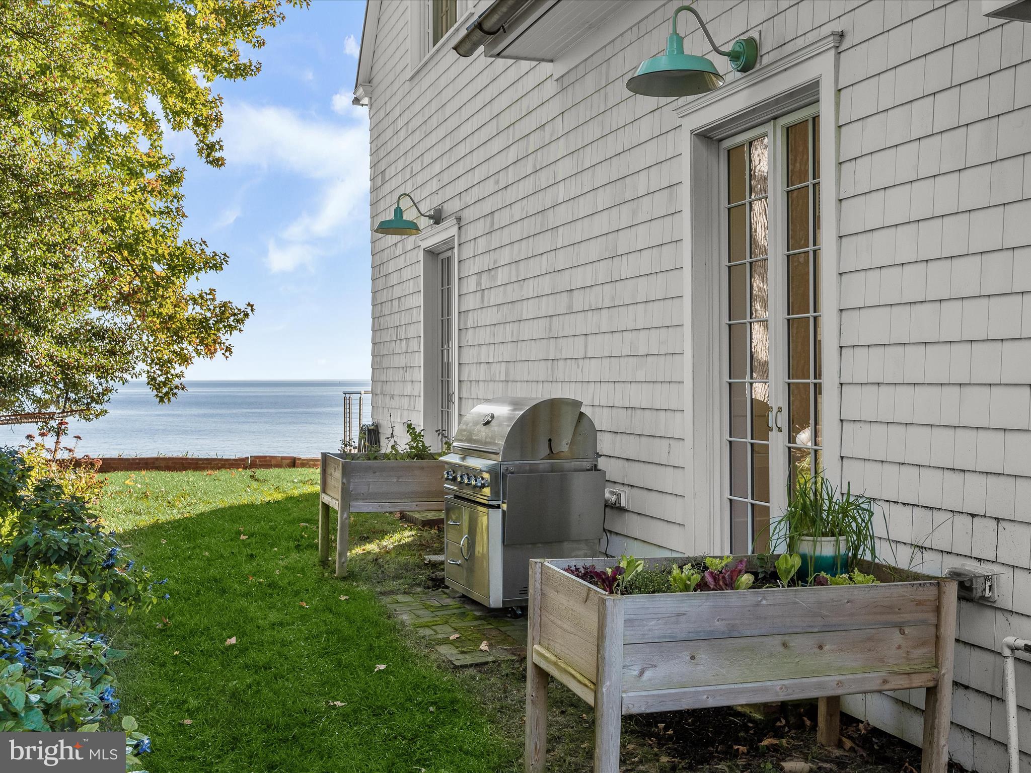 GIBSON ISLAND - Residential