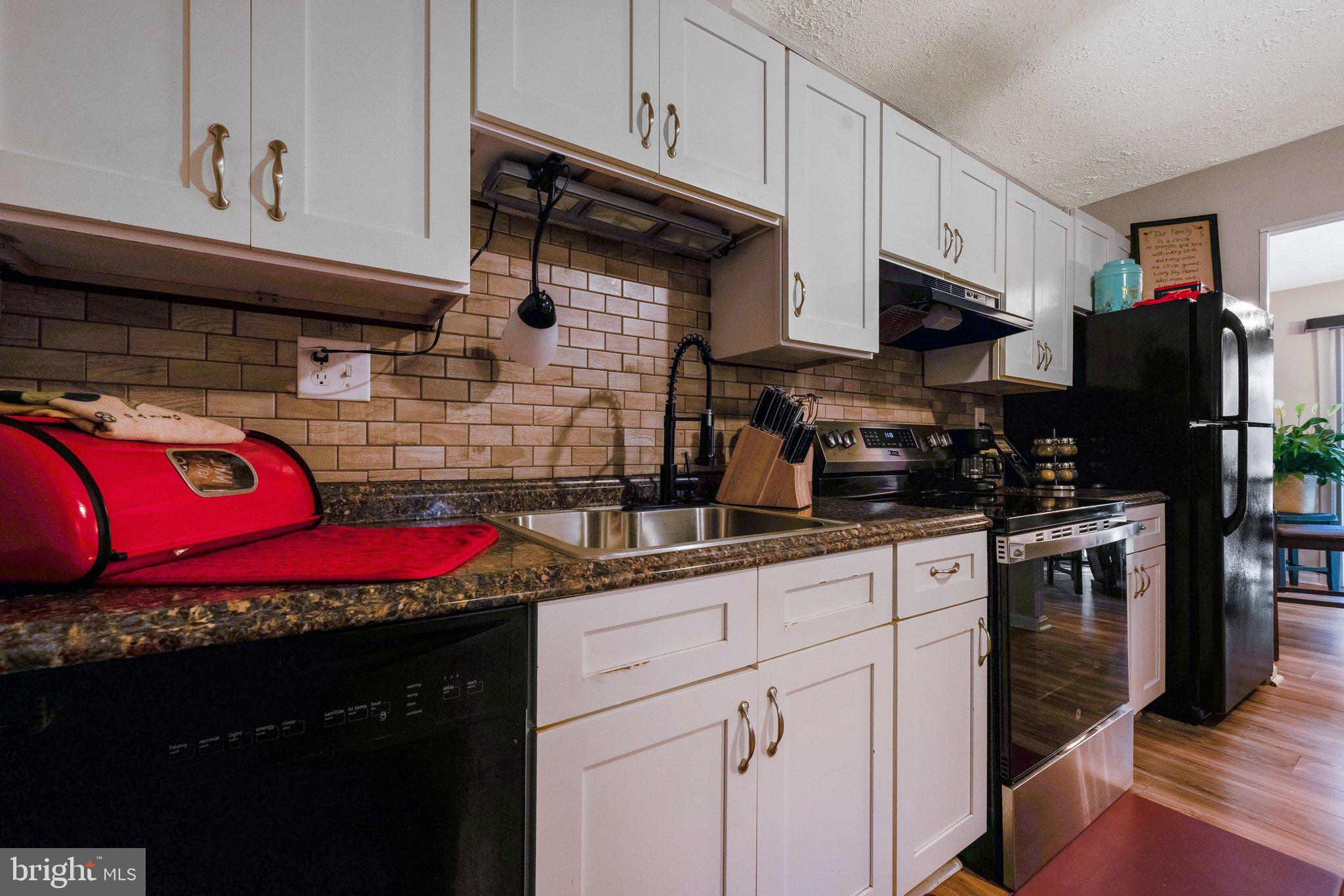 5135-B SHAWE PLACE 14-KR