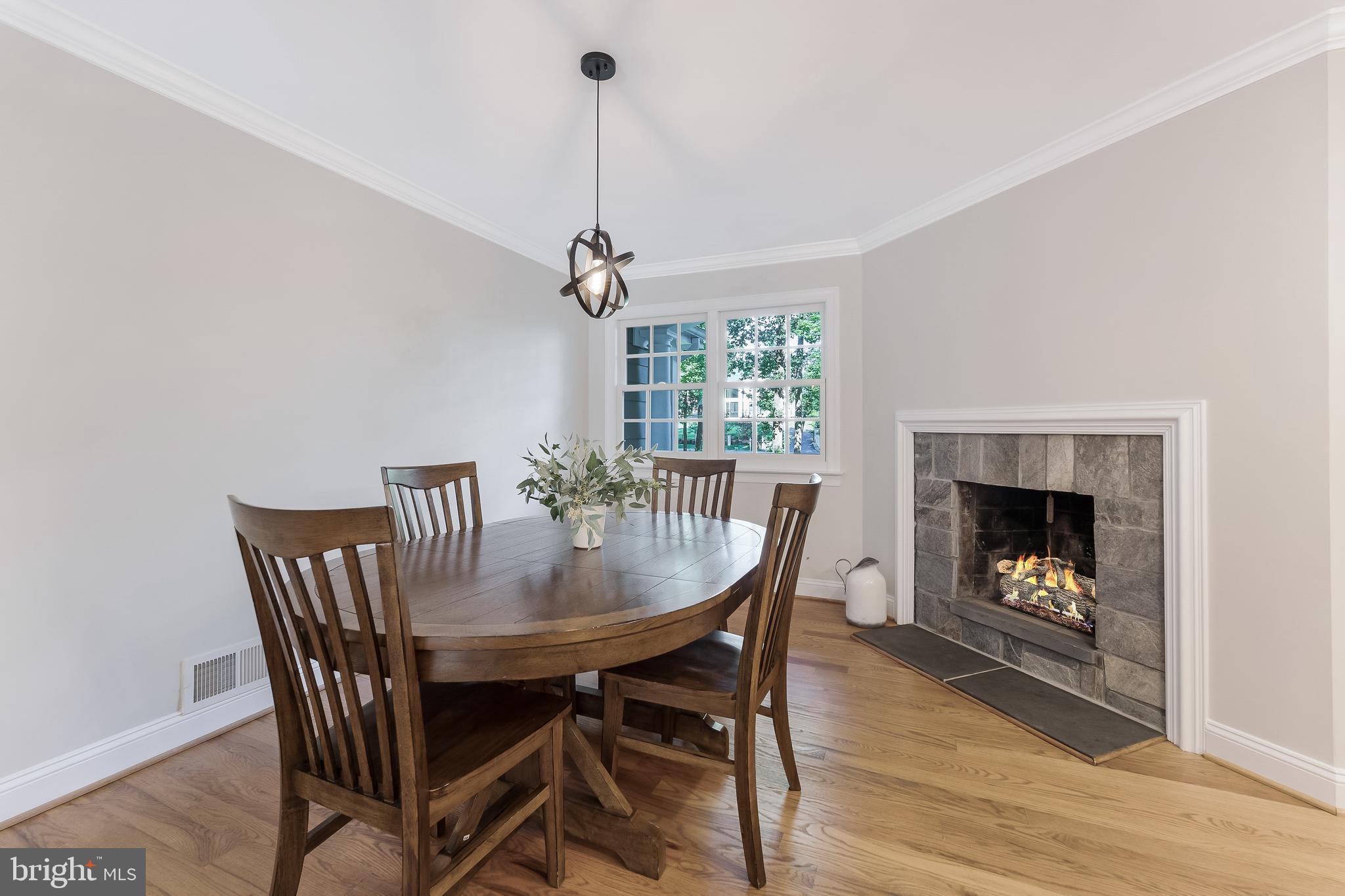 WOODSIDE ESTATES - Residential