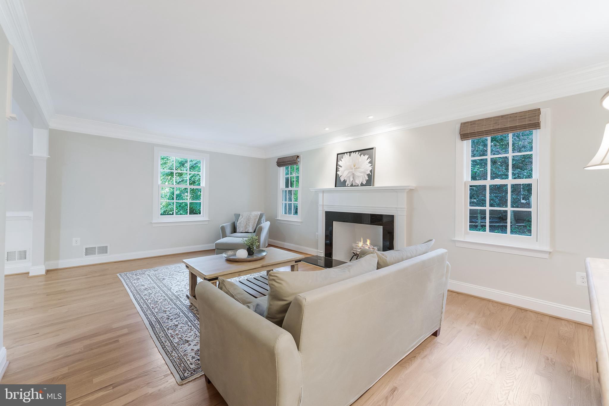 WOODSIDE ESTATES - Residential