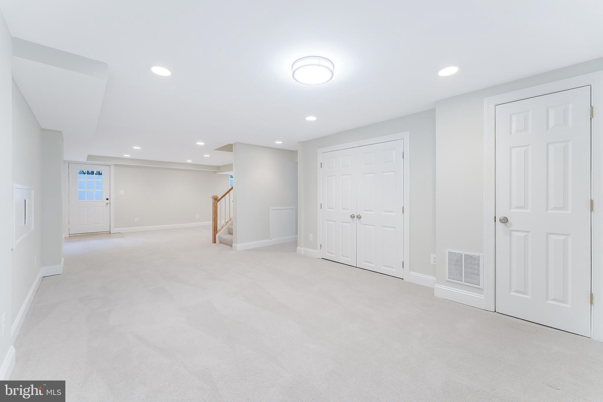 WOODSIDE ESTATES - Residential