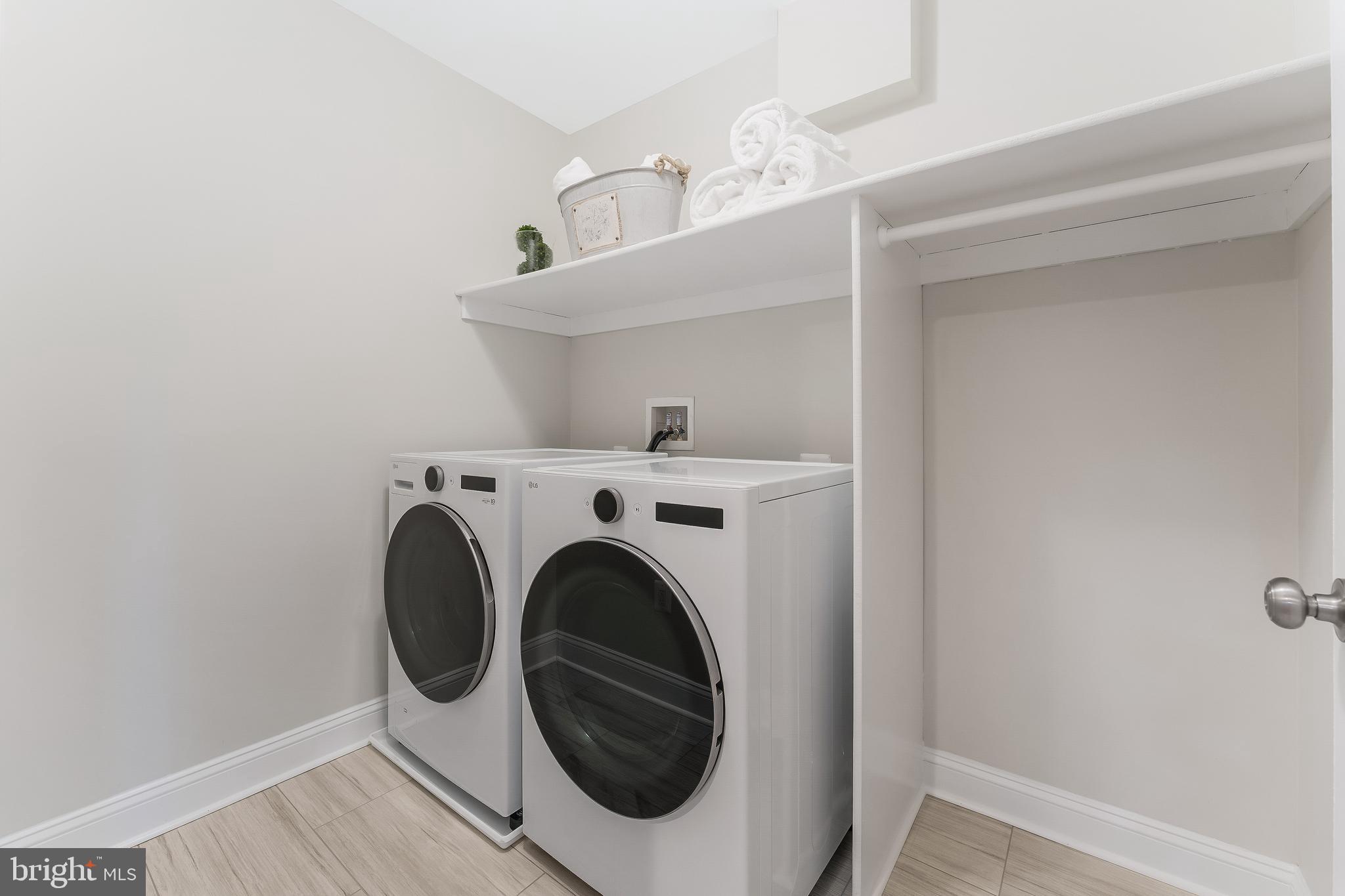 WOODSIDE ESTATES - Residential