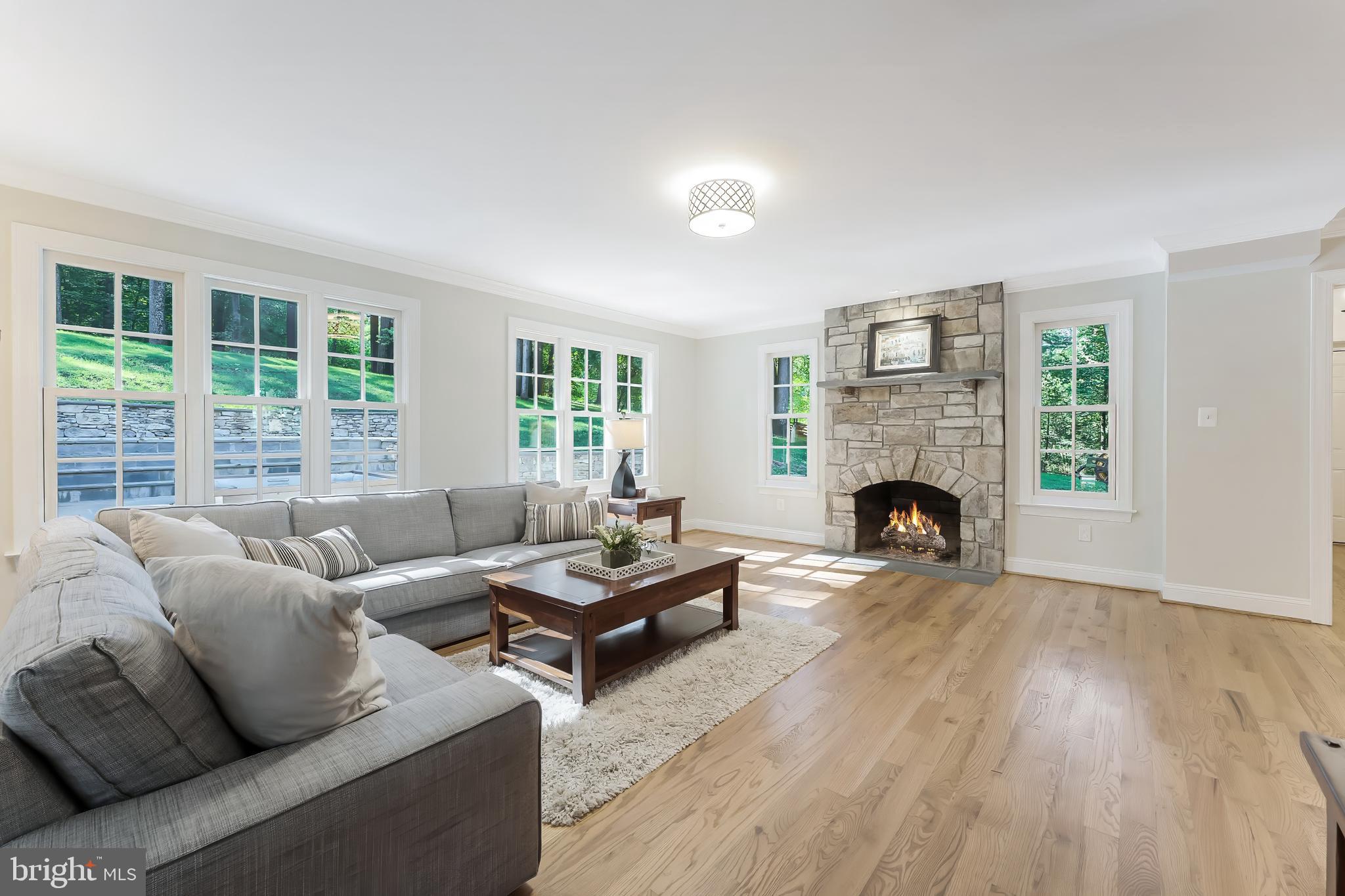 WOODSIDE ESTATES - Residential