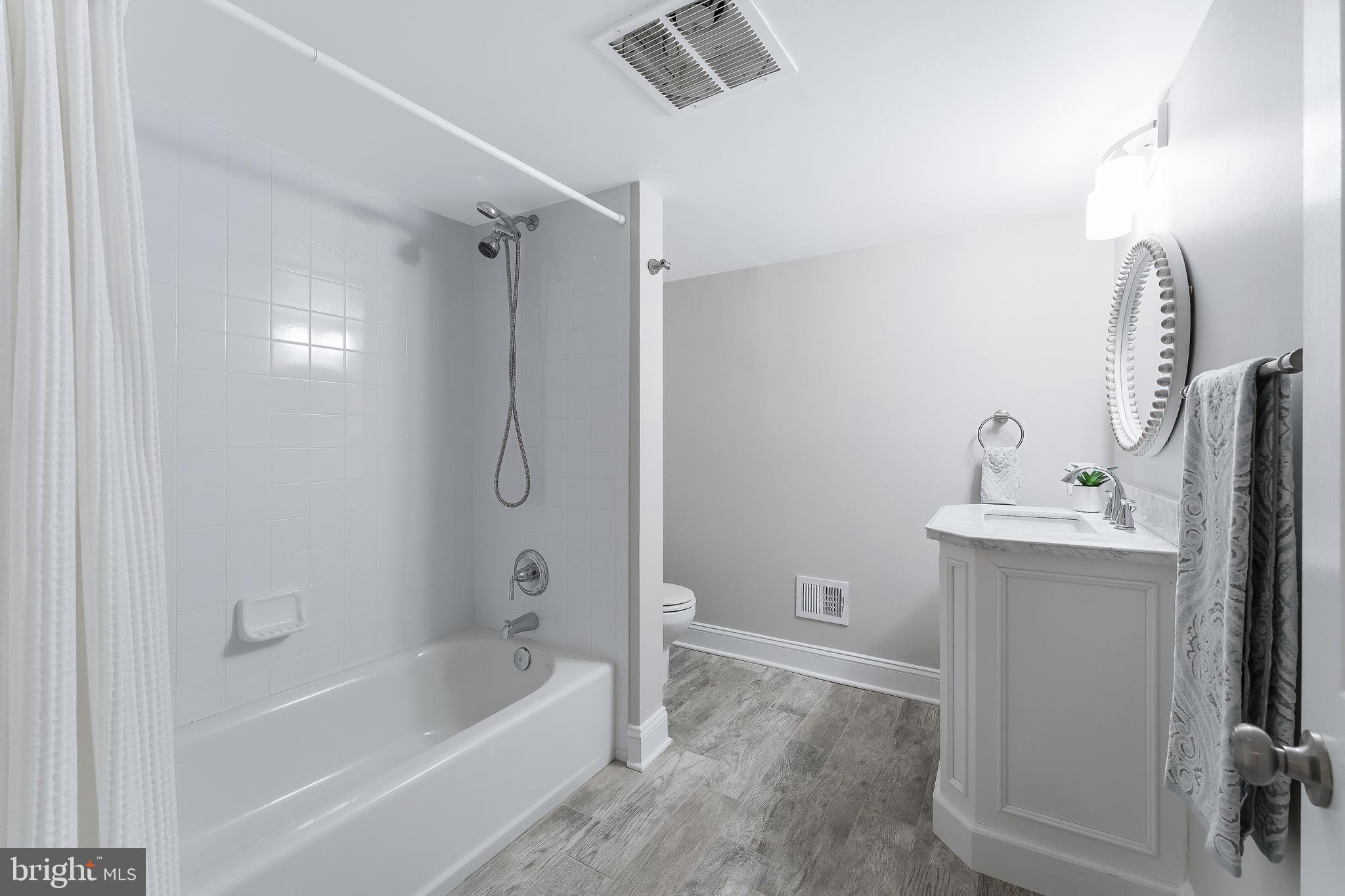 WOODSIDE ESTATES - Residential